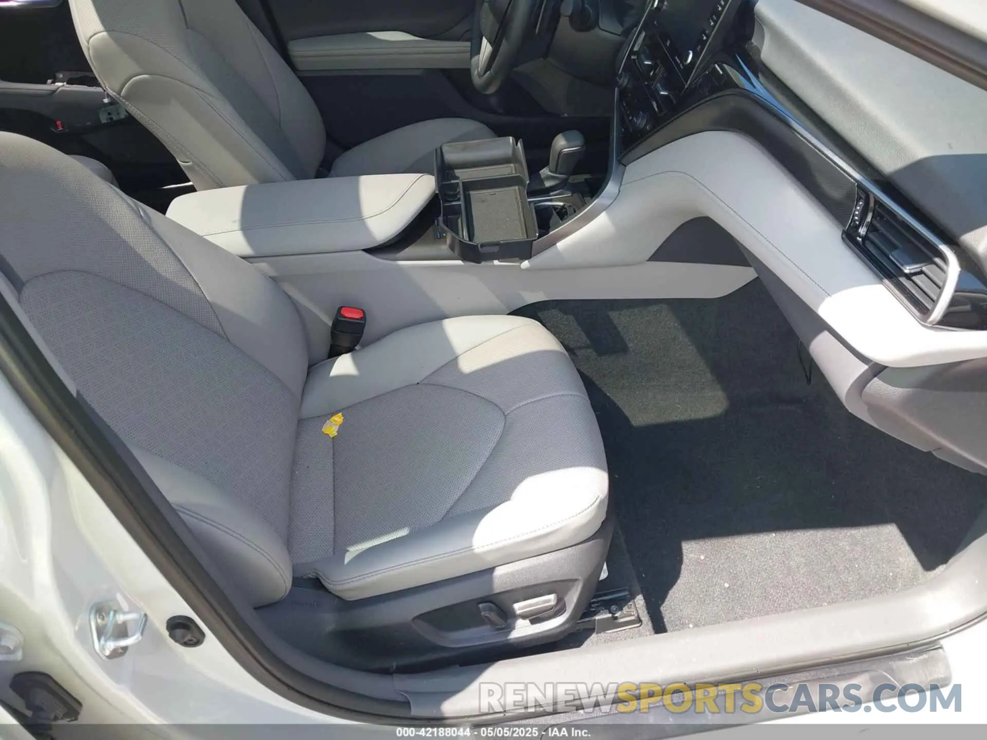5 Photograph of a damaged car 4T1KZ1AK3RU097183 TOYOTA CAMRY 2024