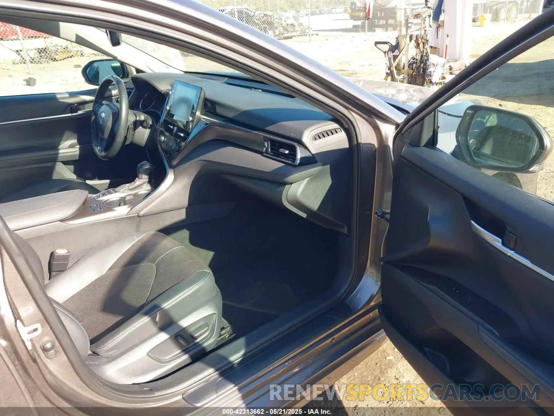 5 Photograph of a damaged car 4T1KZ1AK4RU092560 TOYOTA CAMRY 2024
