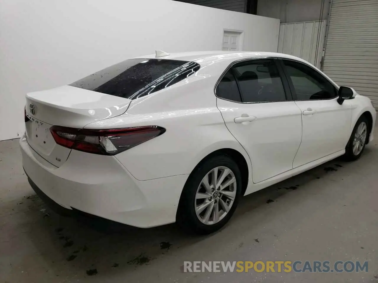 3 Photograph of a damaged car 4T1R11AK0RU260300 TOYOTA CAMRY 2024