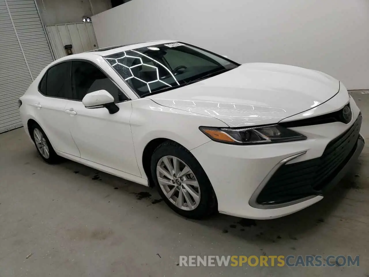 4 Photograph of a damaged car 4T1R11AK0RU260300 TOYOTA CAMRY 2024