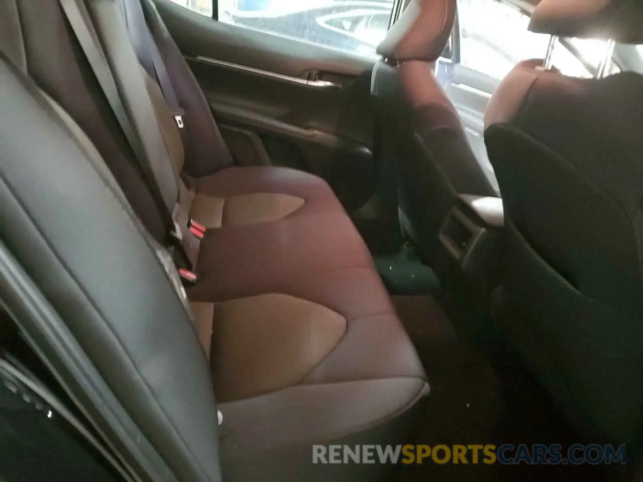 10 Photograph of a damaged car 4T1R11AK0RU899633 TOYOTA CAMRY 2024