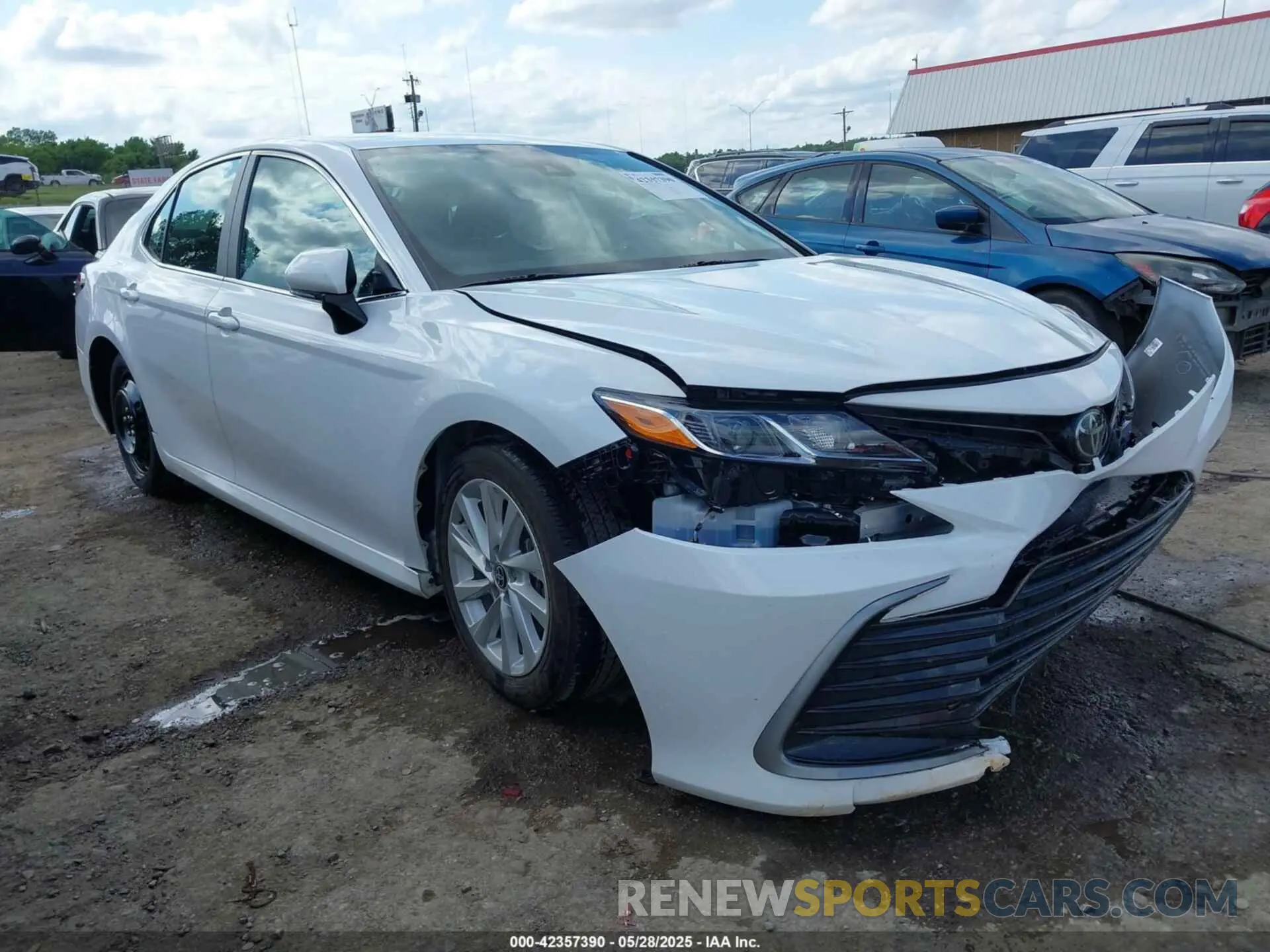 1 Photograph of a damaged car 4T1R11AK1RU909862 TOYOTA CAMRY 2024