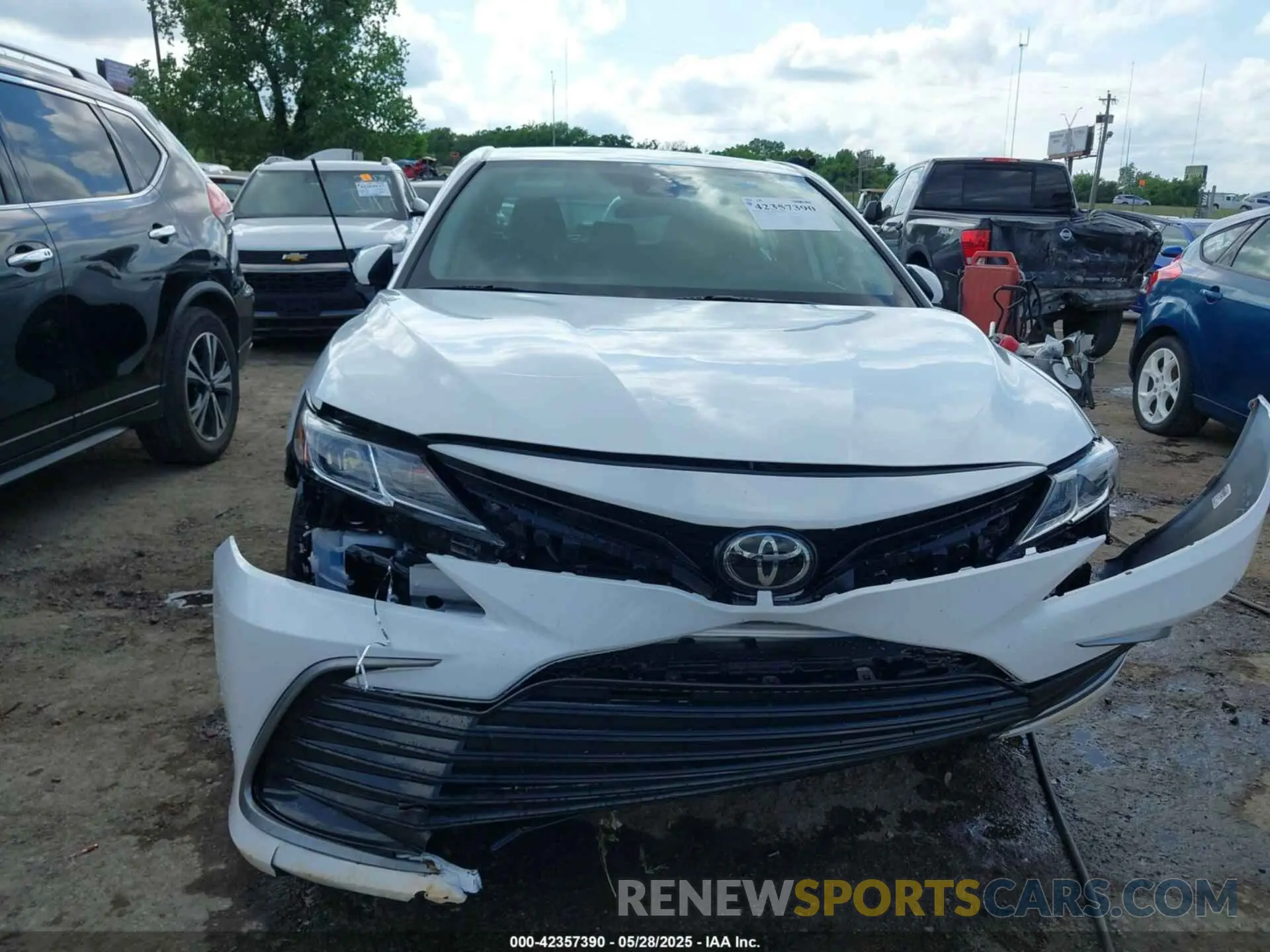 12 Photograph of a damaged car 4T1R11AK1RU909862 TOYOTA CAMRY 2024