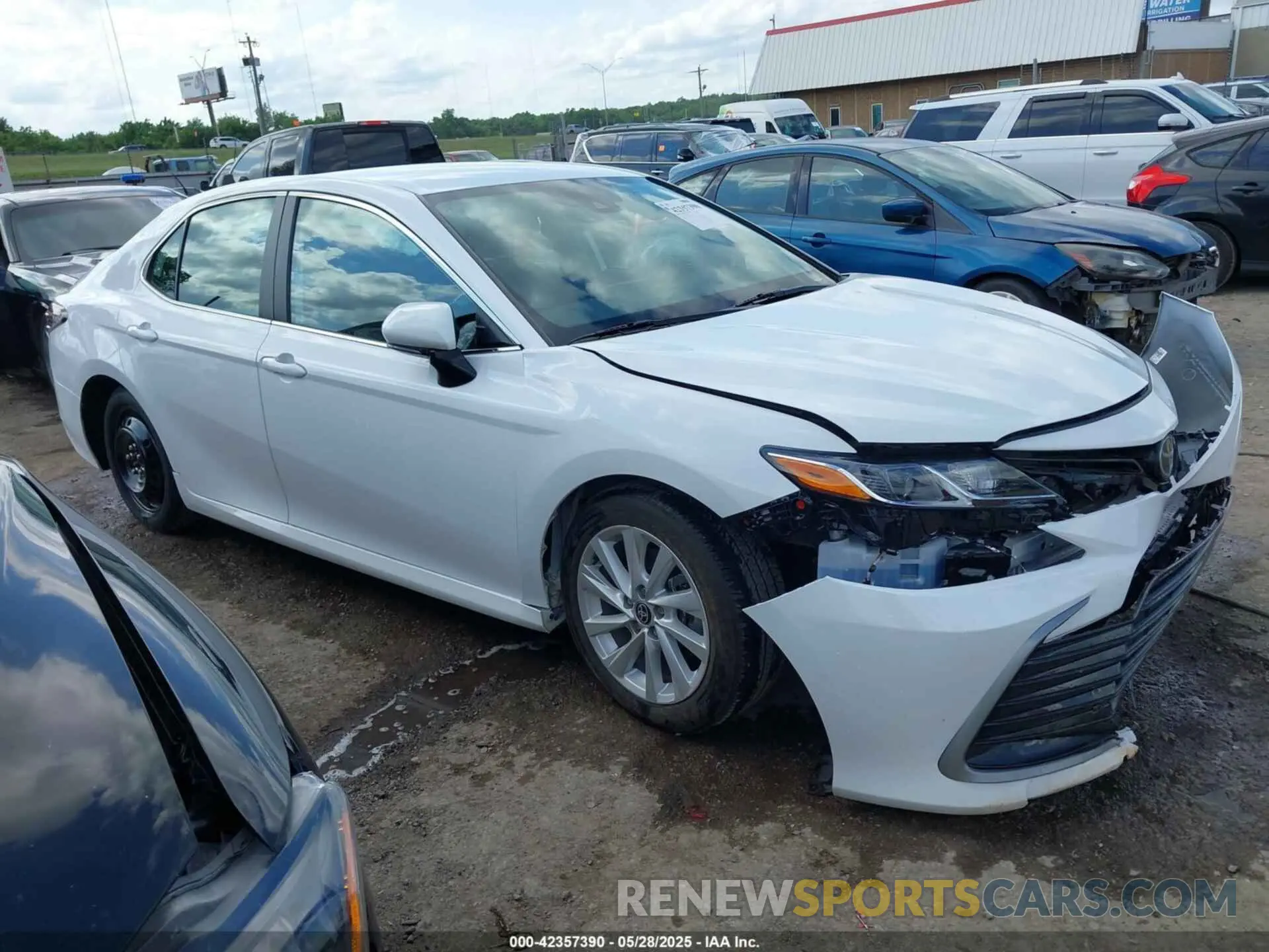 13 Photograph of a damaged car 4T1R11AK1RU909862 TOYOTA CAMRY 2024