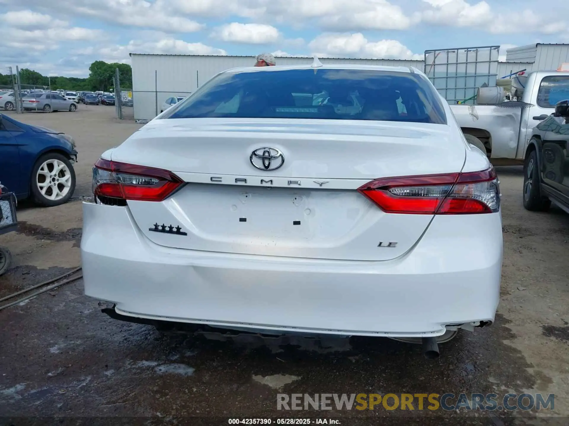 16 Photograph of a damaged car 4T1R11AK1RU909862 TOYOTA CAMRY 2024