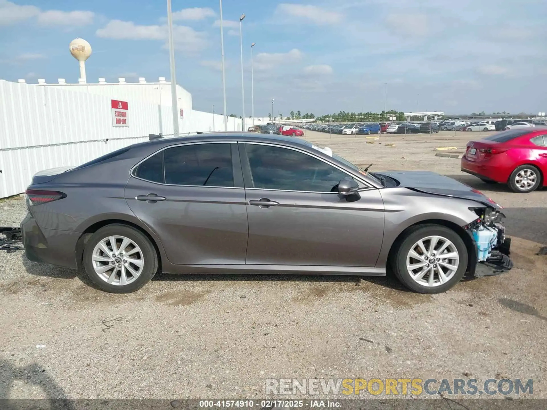 14 Photograph of a damaged car 4T1R11AK4RU224187 TOYOTA CAMRY 2024