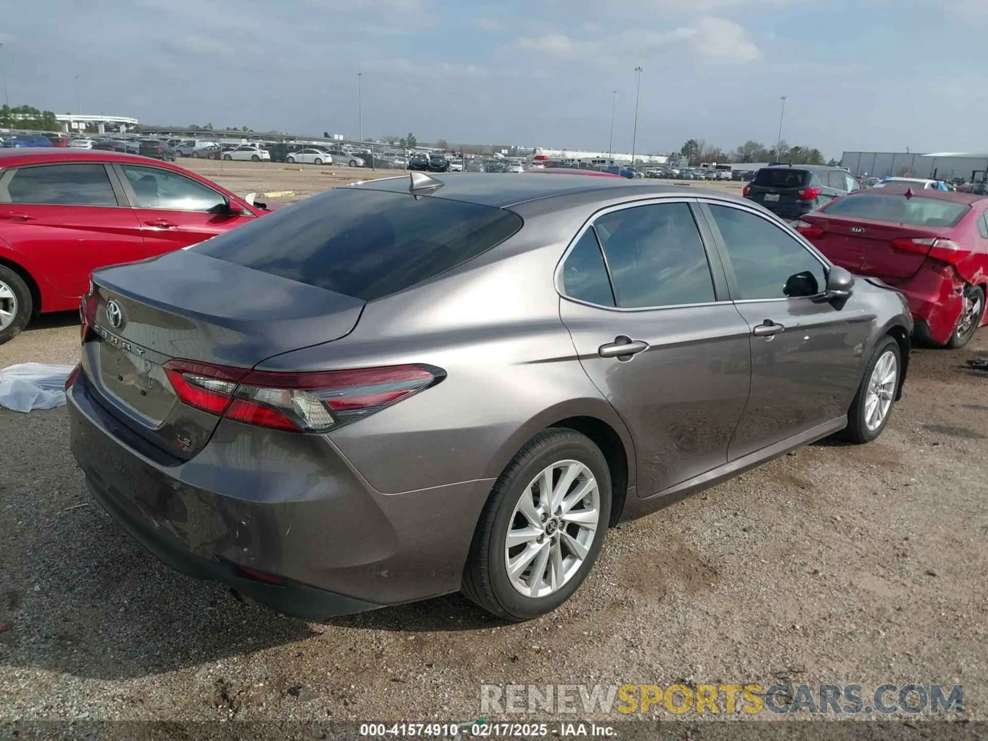 4 Photograph of a damaged car 4T1R11AK4RU224187 TOYOTA CAMRY 2024