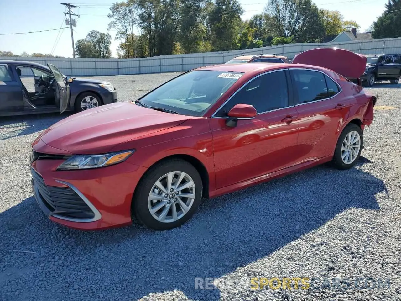 1 Photograph of a damaged car 4T1R11AK7RU210414 TOYOTA CAMRY 2024
