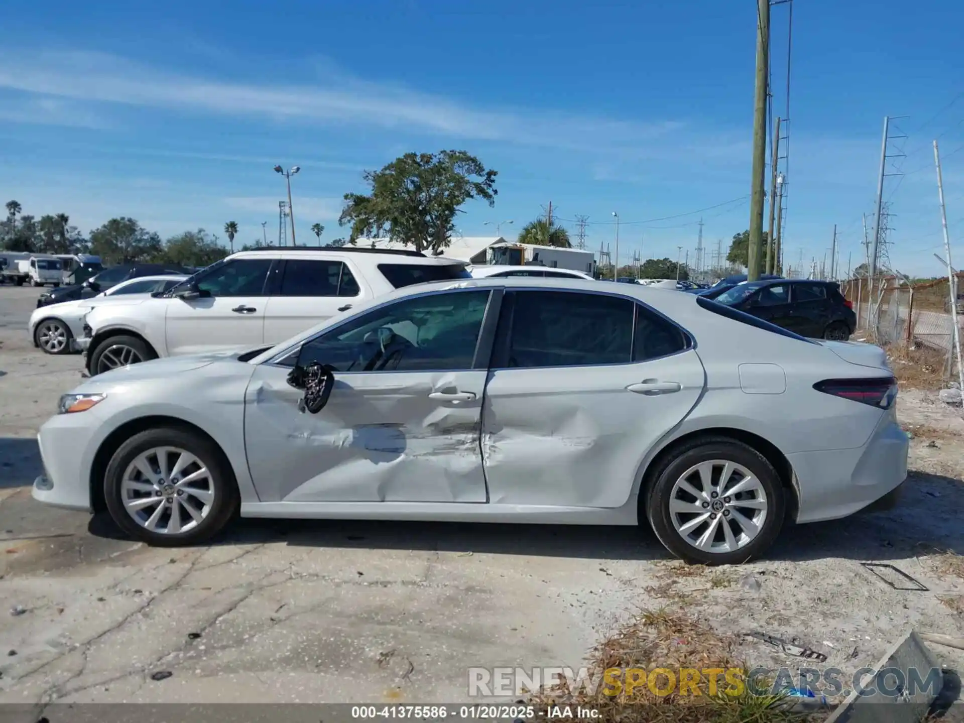 14 Photograph of a damaged car 4T1R11AK9RU248677 TOYOTA CAMRY 2024