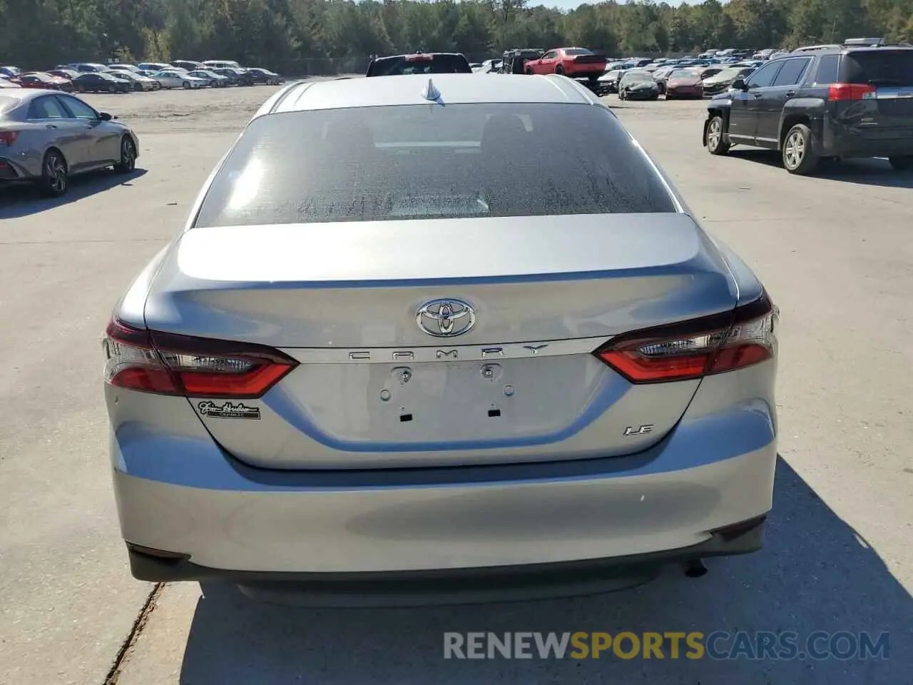 6 Photograph of a damaged car 4T1R11AKXRU226395 TOYOTA CAMRY 2024