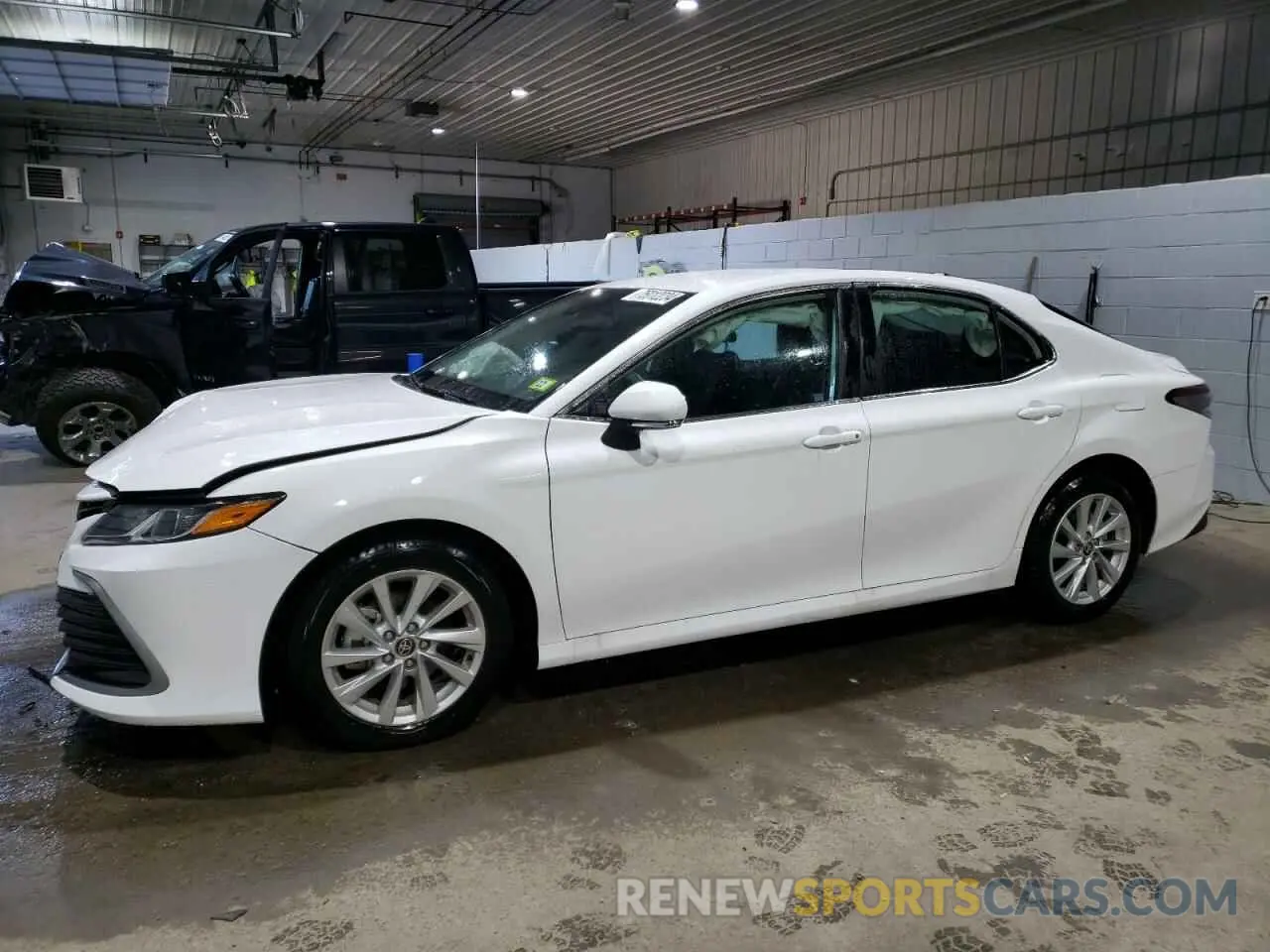 1 Photograph of a damaged car 4T1R11BKXRU131284 TOYOTA CAMRY 2024