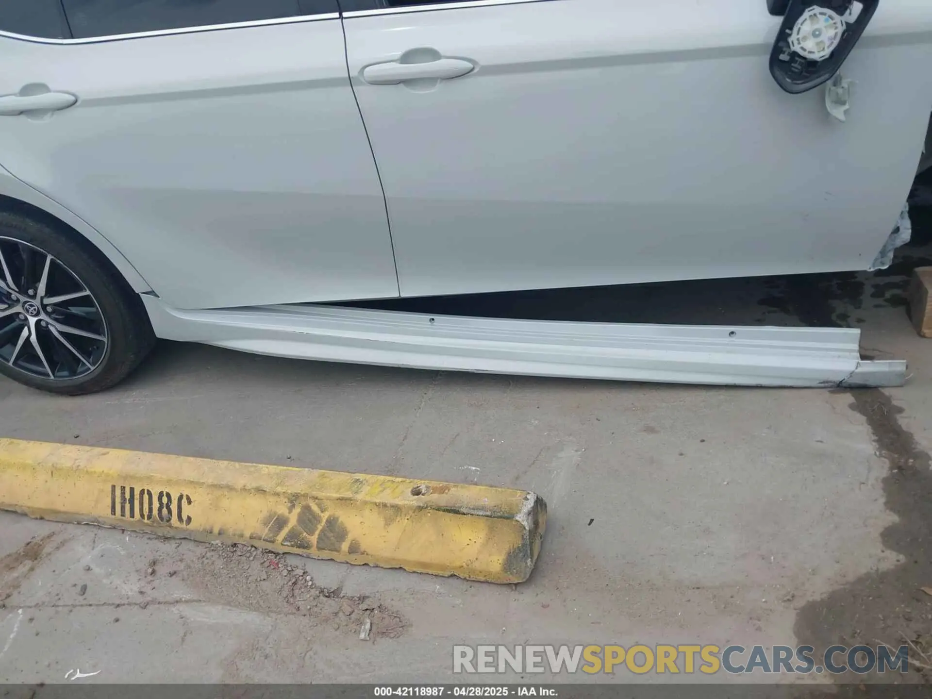 19 Photograph of a damaged car 4T1S11AK0RU193800 TOYOTA CAMRY 2024