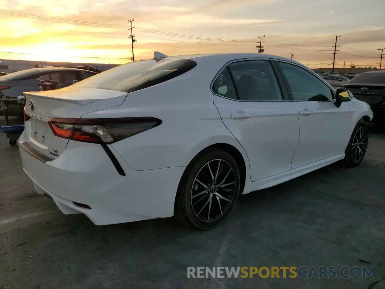 3 Photograph of a damaged car 4T1S31AK1RU632173 TOYOTA CAMRY 2024