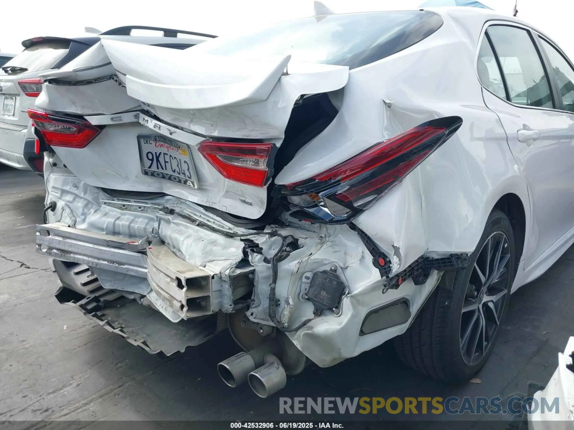 18 Photograph of a damaged car 4T1T11AK2RU867370 TOYOTA CAMRY 2024