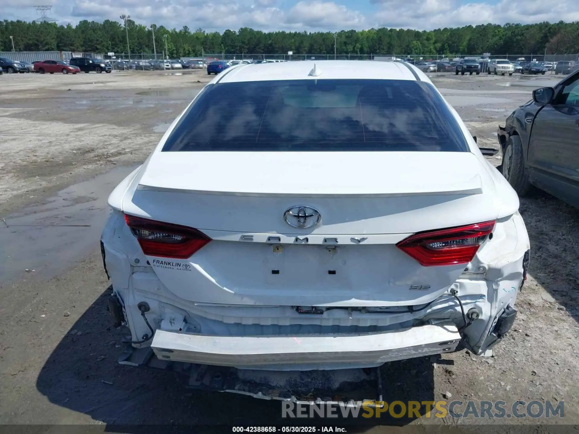 16 Photograph of a damaged car 4T1T11AK4RU897115 TOYOTA CAMRY 2024
