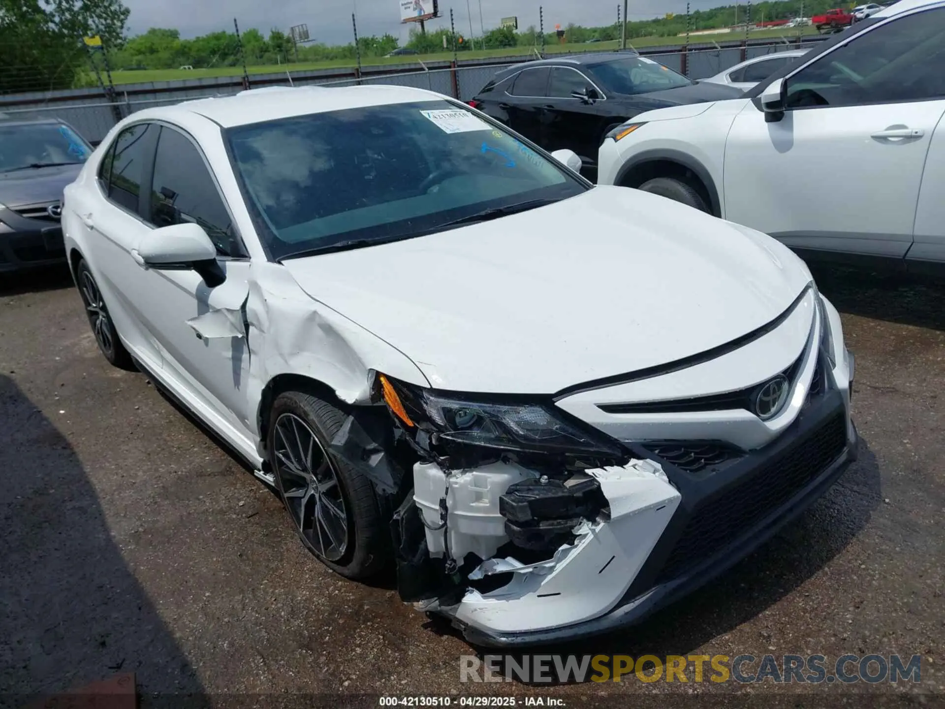 1 Photograph of a damaged car 4T1T11AK9RU908643 TOYOTA CAMRY 2024