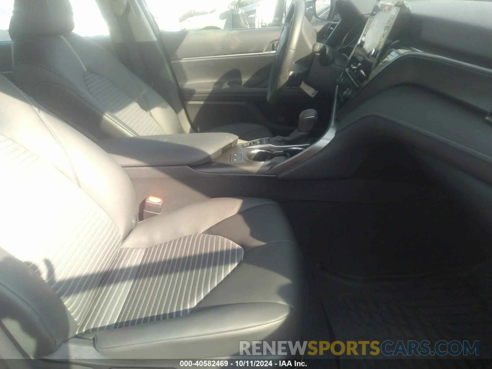 5 Photograph of a damaged car 4T1T11BK4RU129794 TOYOTA CAMRY 2024