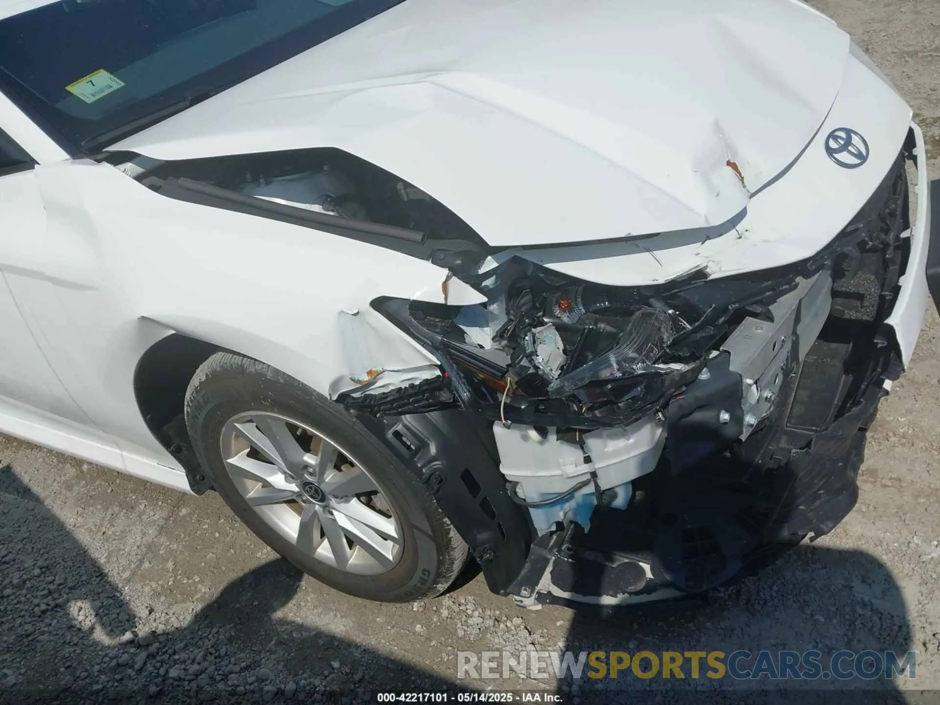 18 Photograph of a damaged car 4T1DAACK0SU020757 TOYOTA CAMRY 2025