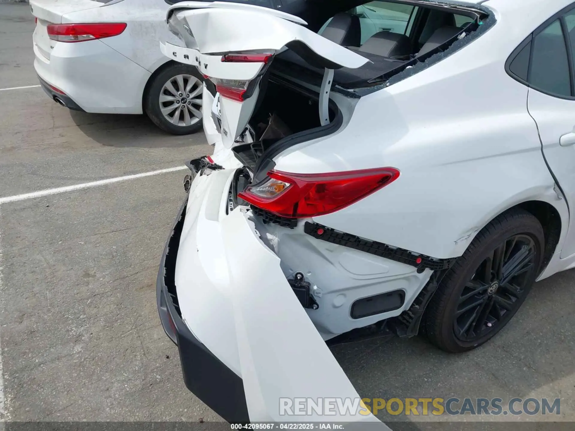 18 Photograph of a damaged car 4T1DAACK0SU076570 TOYOTA CAMRY 2025