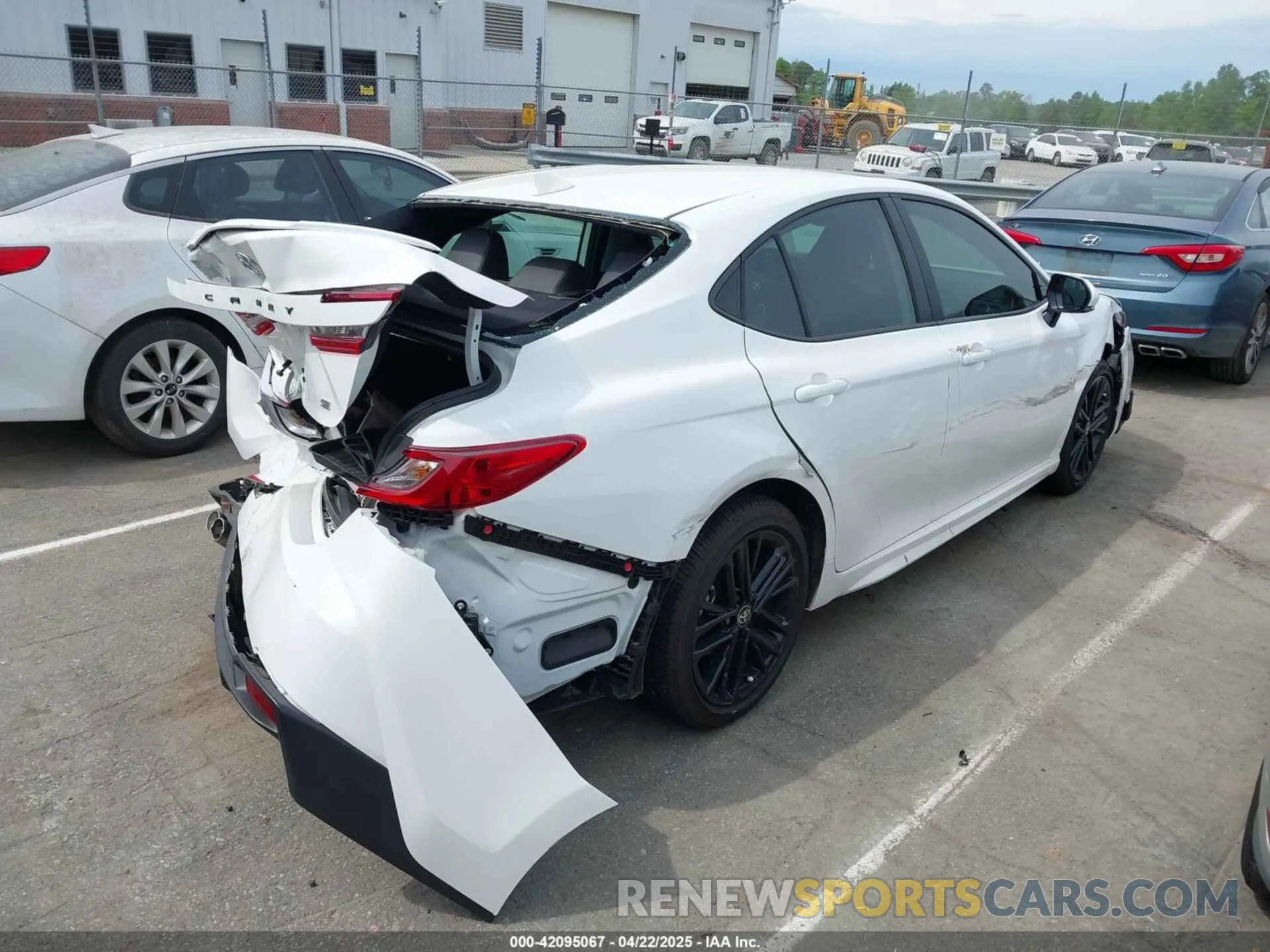 4 Photograph of a damaged car 4T1DAACK0SU076570 TOYOTA CAMRY 2025