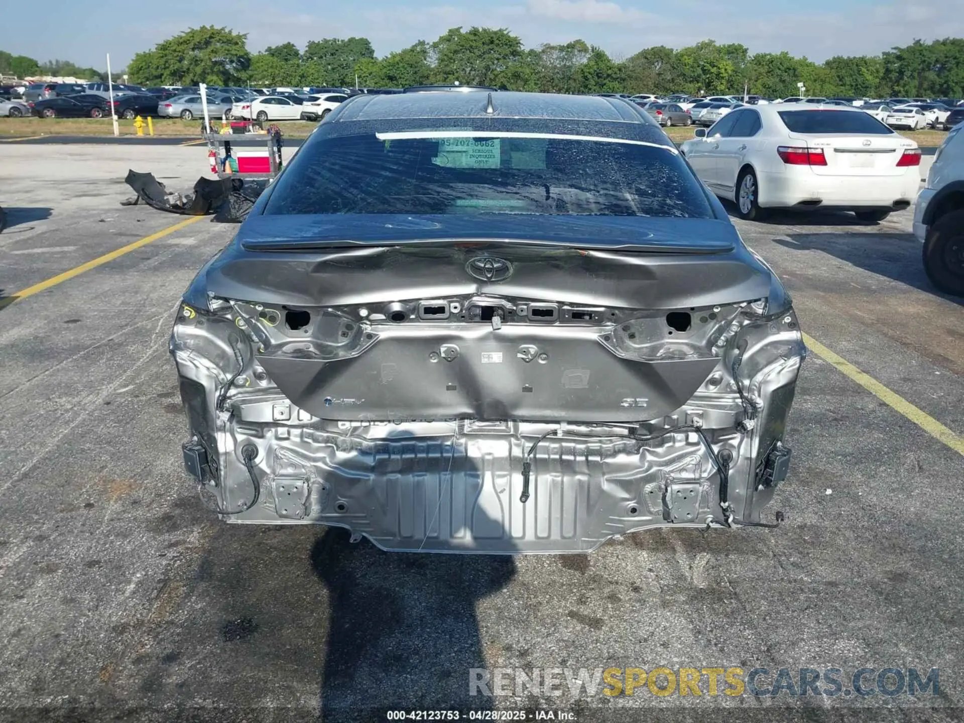 16 Photograph of a damaged car 4T1DAACK0SU500801 TOYOTA CAMRY 2025
