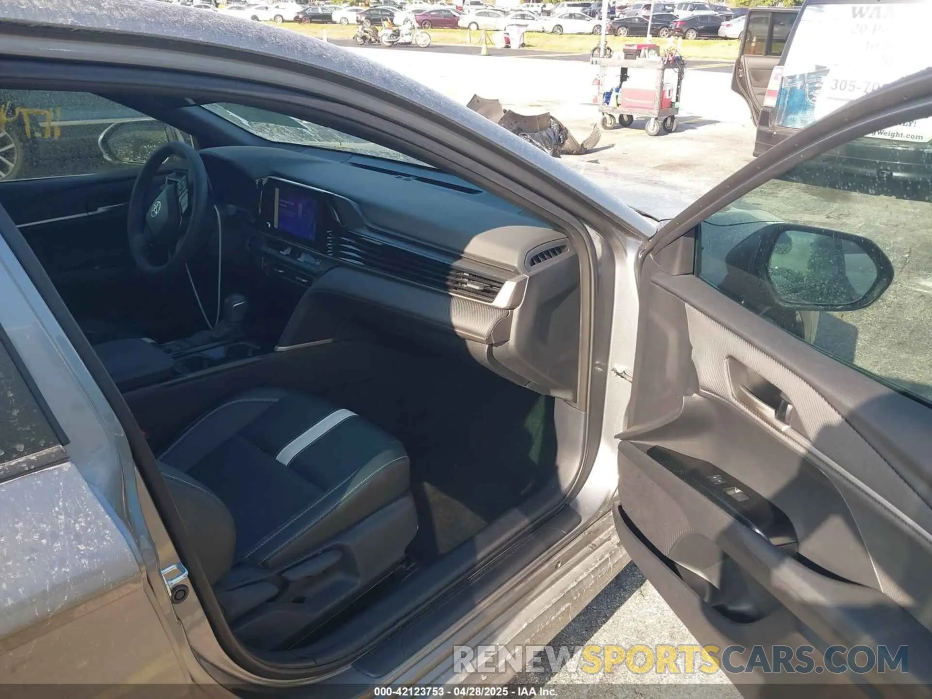 5 Photograph of a damaged car 4T1DAACK0SU500801 TOYOTA CAMRY 2025