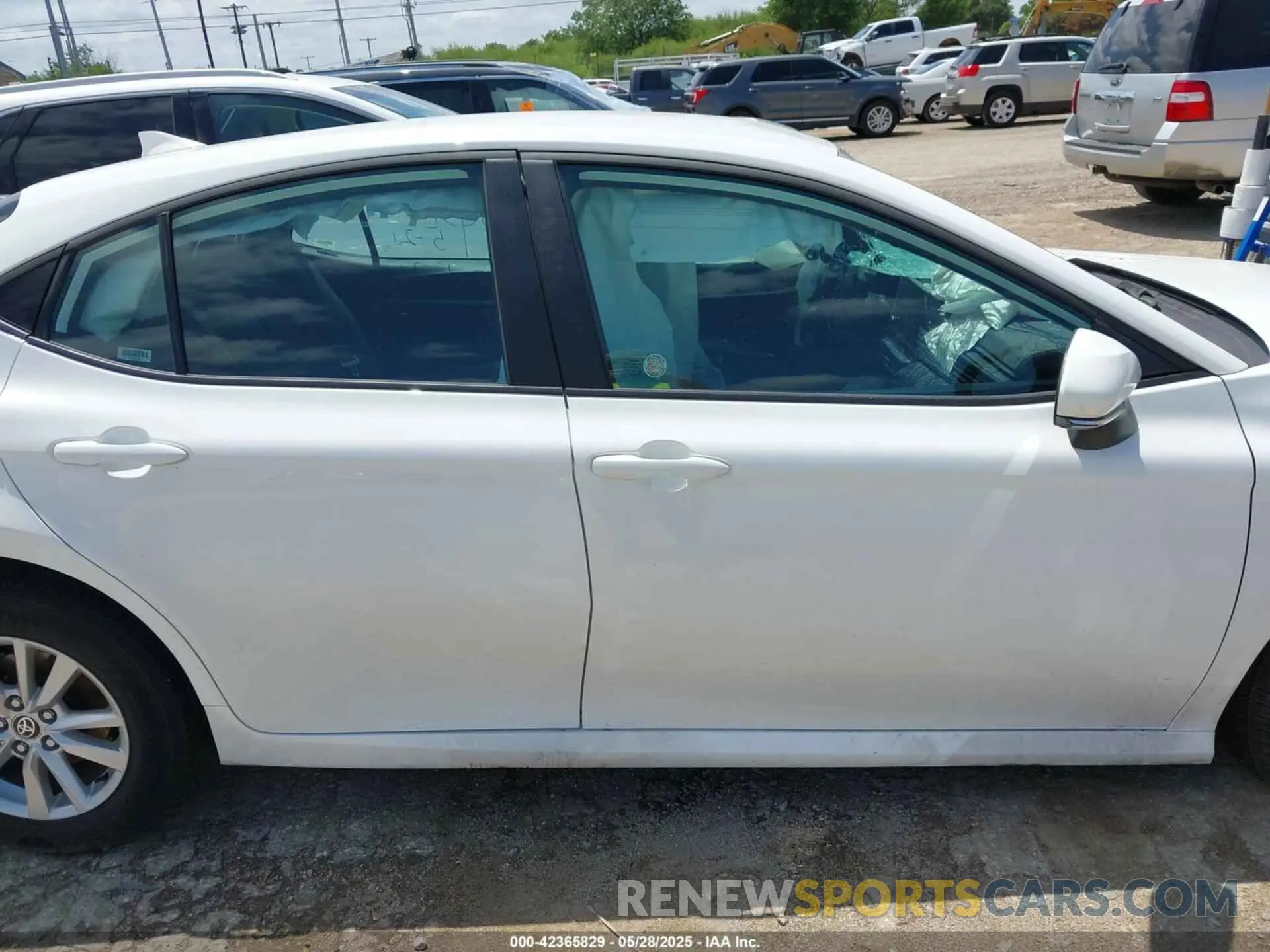13 Photograph of a damaged car 4T1DAACK0SU584151 TOYOTA CAMRY 2025