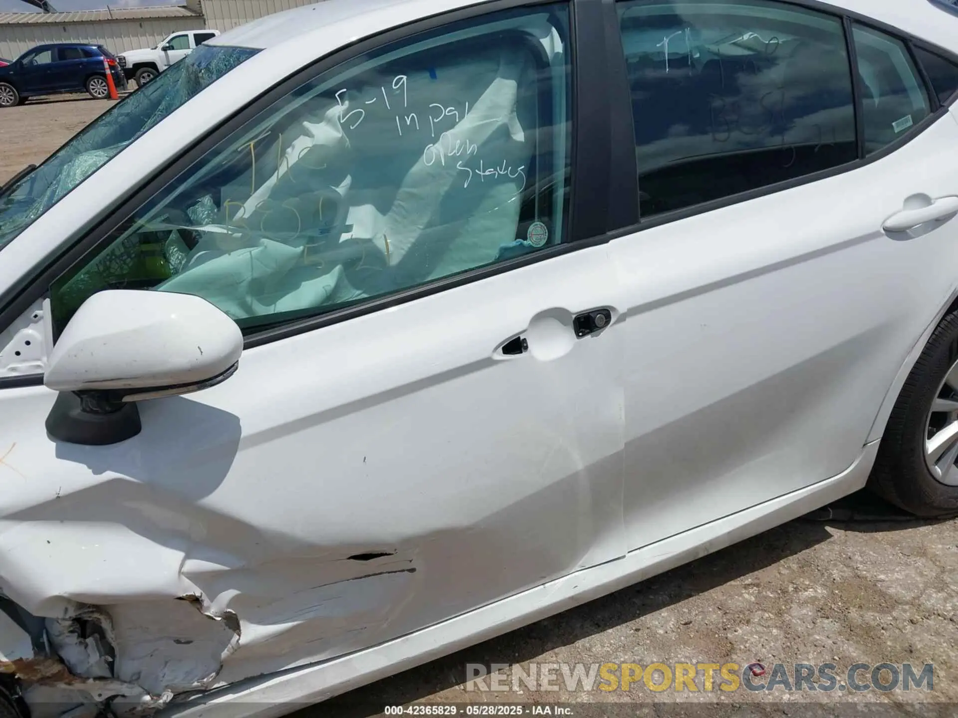 14 Photograph of a damaged car 4T1DAACK0SU584151 TOYOTA CAMRY 2025