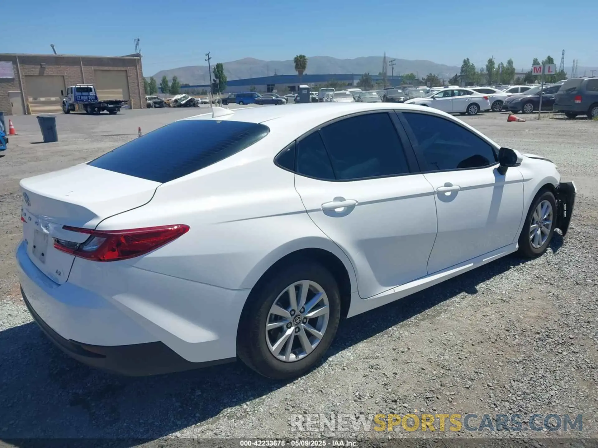 4 Photograph of a damaged car 4T1DAACK1SU516120 TOYOTA CAMRY 2025