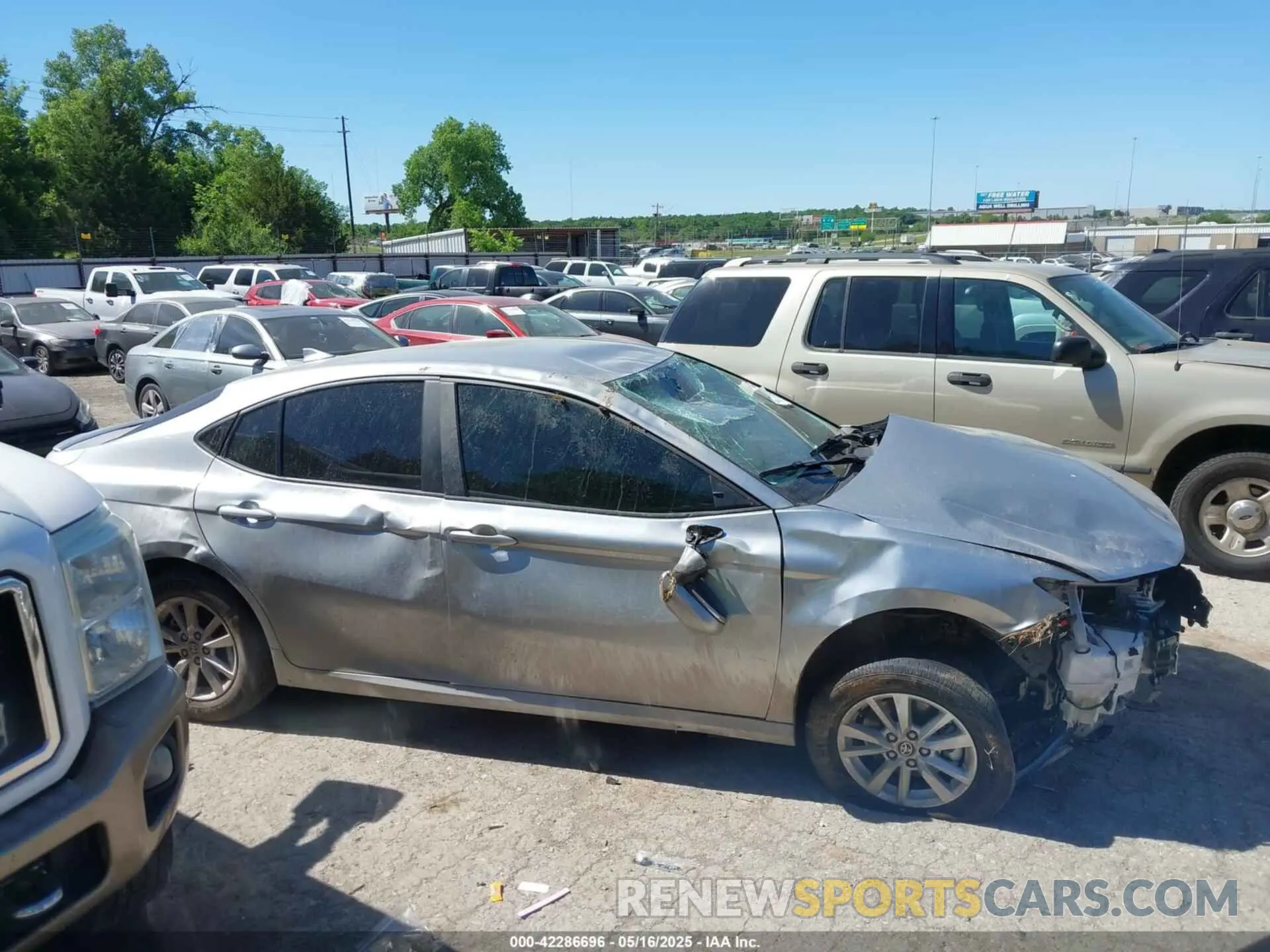 14 Photograph of a damaged car 4T1DAACK1SU532740 TOYOTA CAMRY 2025