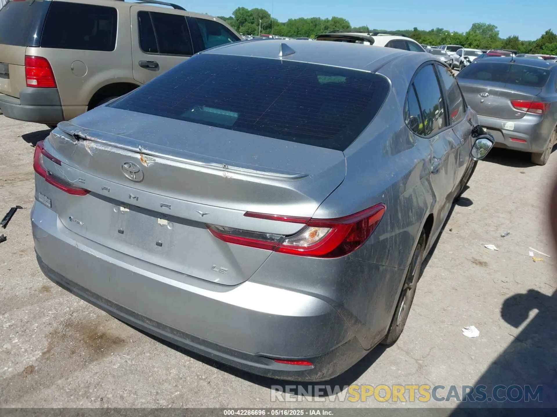 4 Photograph of a damaged car 4T1DAACK1SU532740 TOYOTA CAMRY 2025