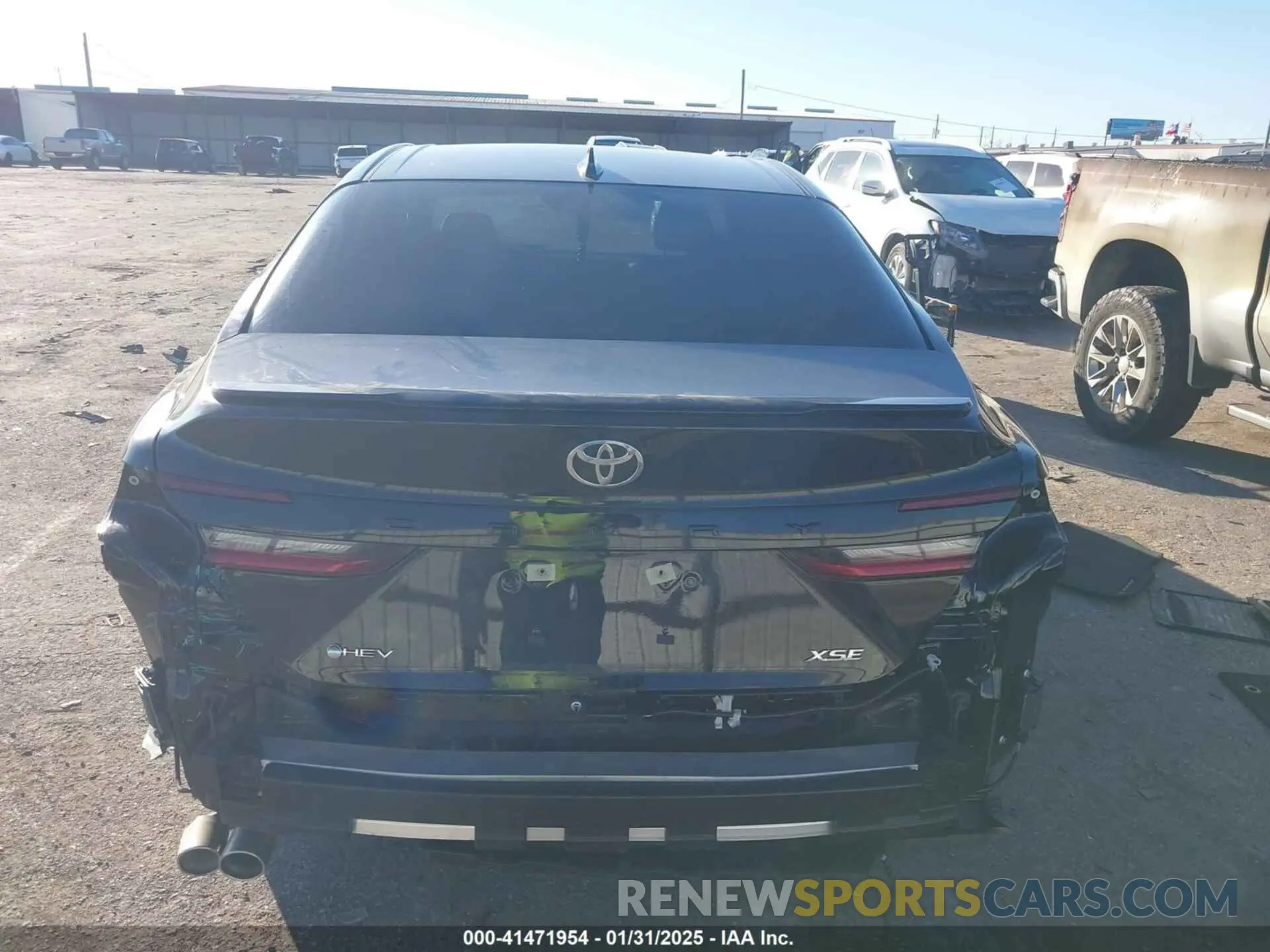 17 Photograph of a damaged car 4T1DAACK1SU557590 TOYOTA CAMRY 2025