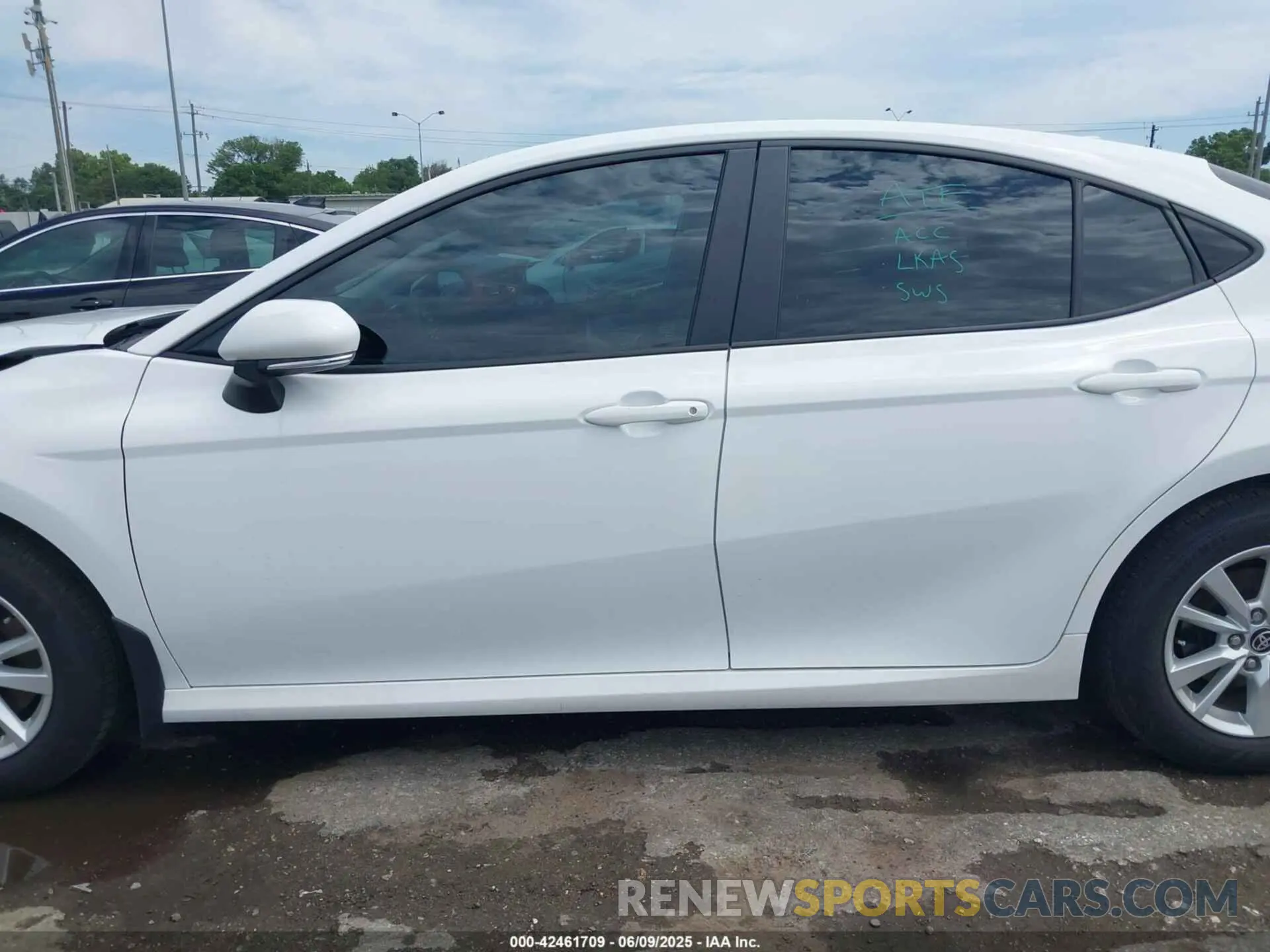 14 Photograph of a damaged car 4T1DAACK2SU563608 TOYOTA CAMRY 2025