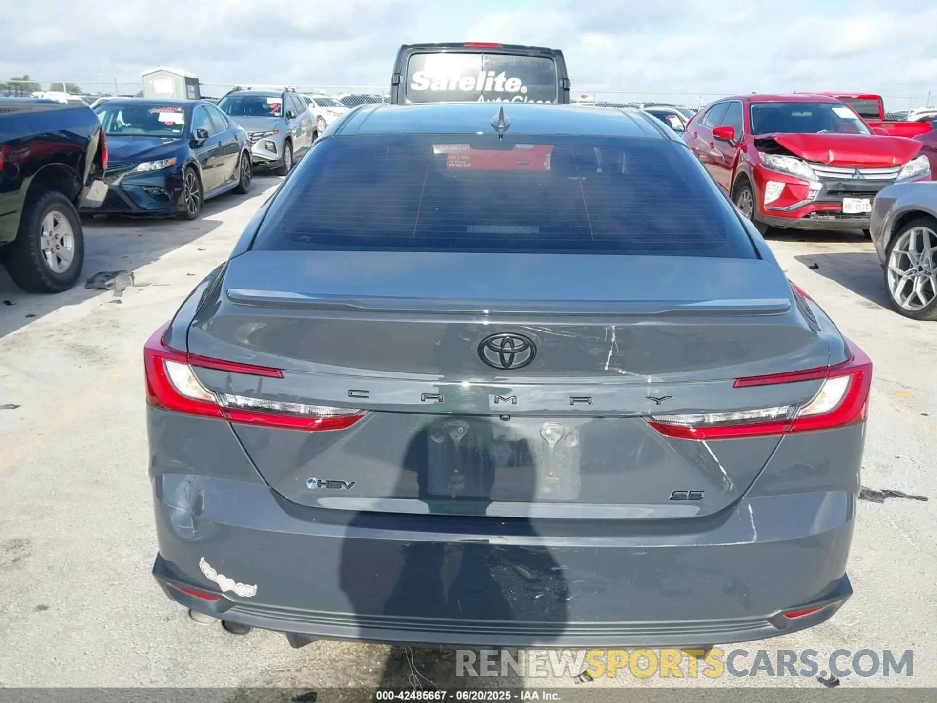 16 Photograph of a damaged car 4T1DAACK3SU006075 TOYOTA CAMRY 2025