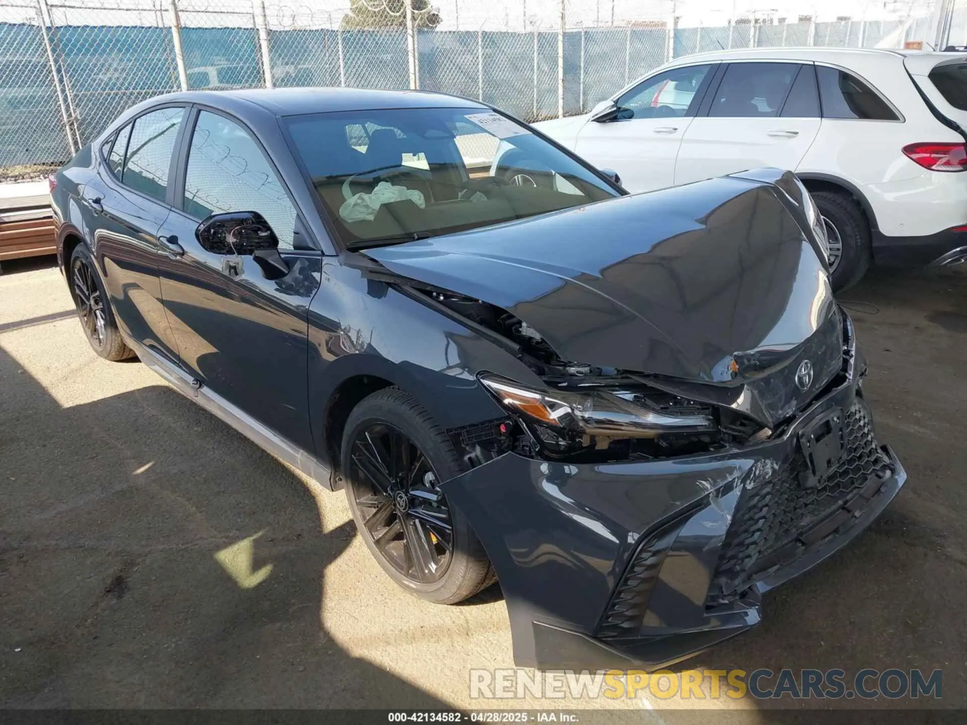1 Photograph of a damaged car 4T1DAACK3SU068088 TOYOTA CAMRY 2025