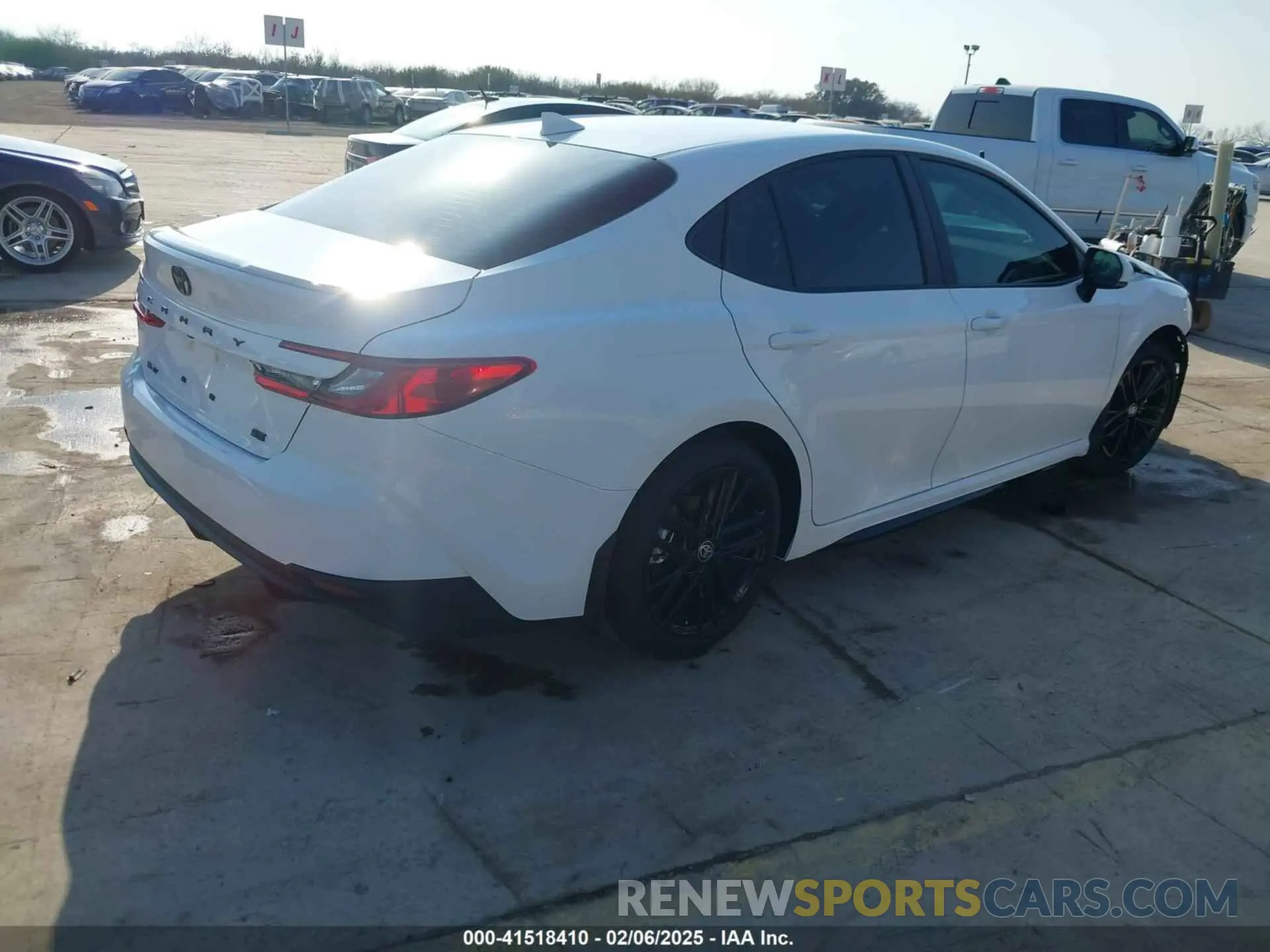 4 Photograph of a damaged car 4T1DAACK3SU078572 TOYOTA CAMRY 2025
