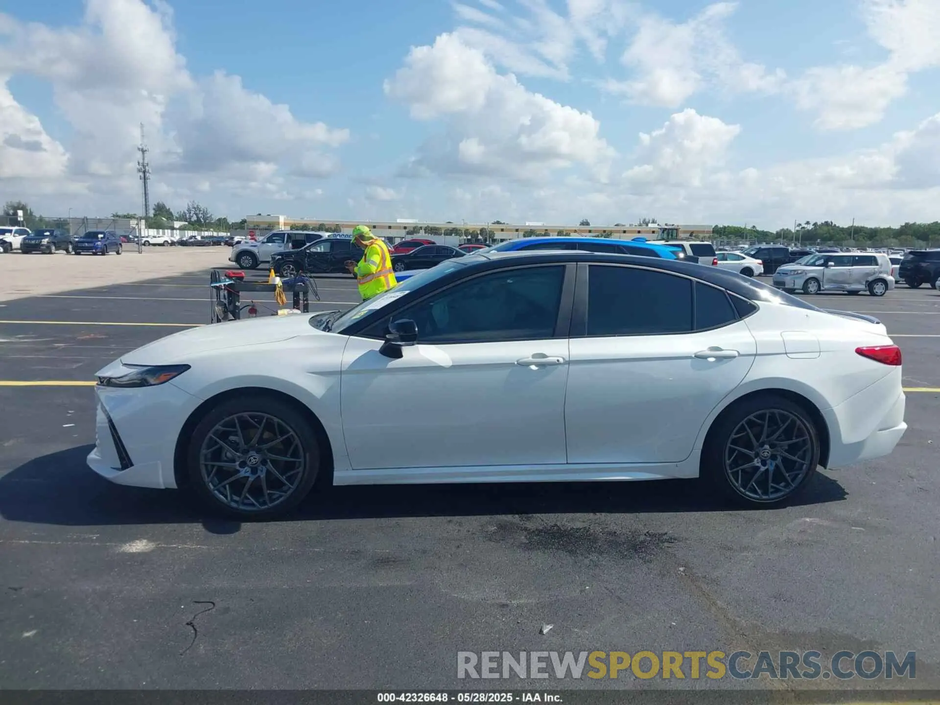 14 Photograph of a damaged car 4T1DAACK3SU082086 TOYOTA CAMRY 2025
