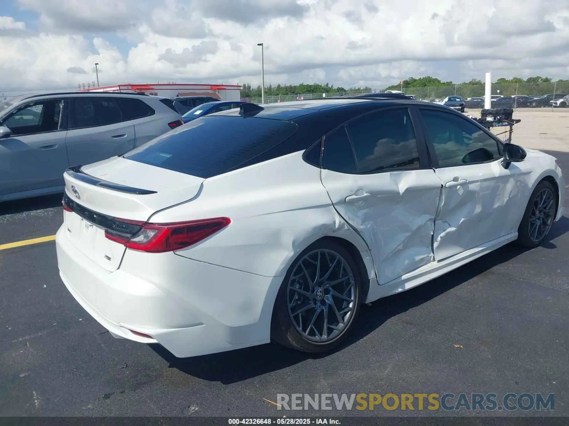 4 Photograph of a damaged car 4T1DAACK3SU082086 TOYOTA CAMRY 2025