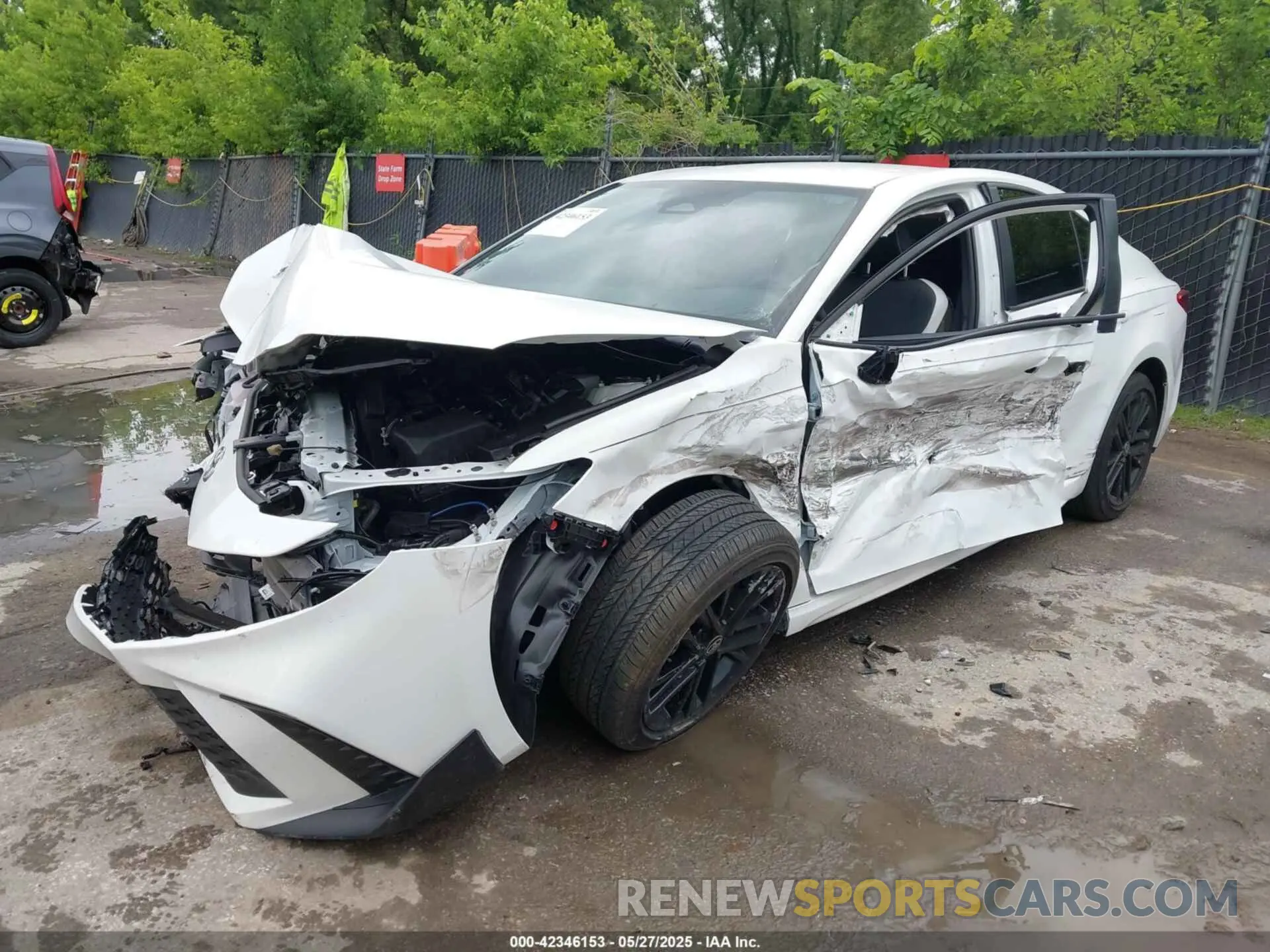 2 Photograph of a damaged car 4T1DAACK3SU098546 TOYOTA CAMRY 2025