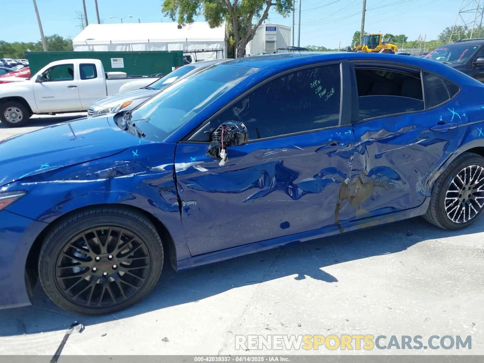 6 Photograph of a damaged car 4T1DAACK3SU104152 TOYOTA CAMRY 2025