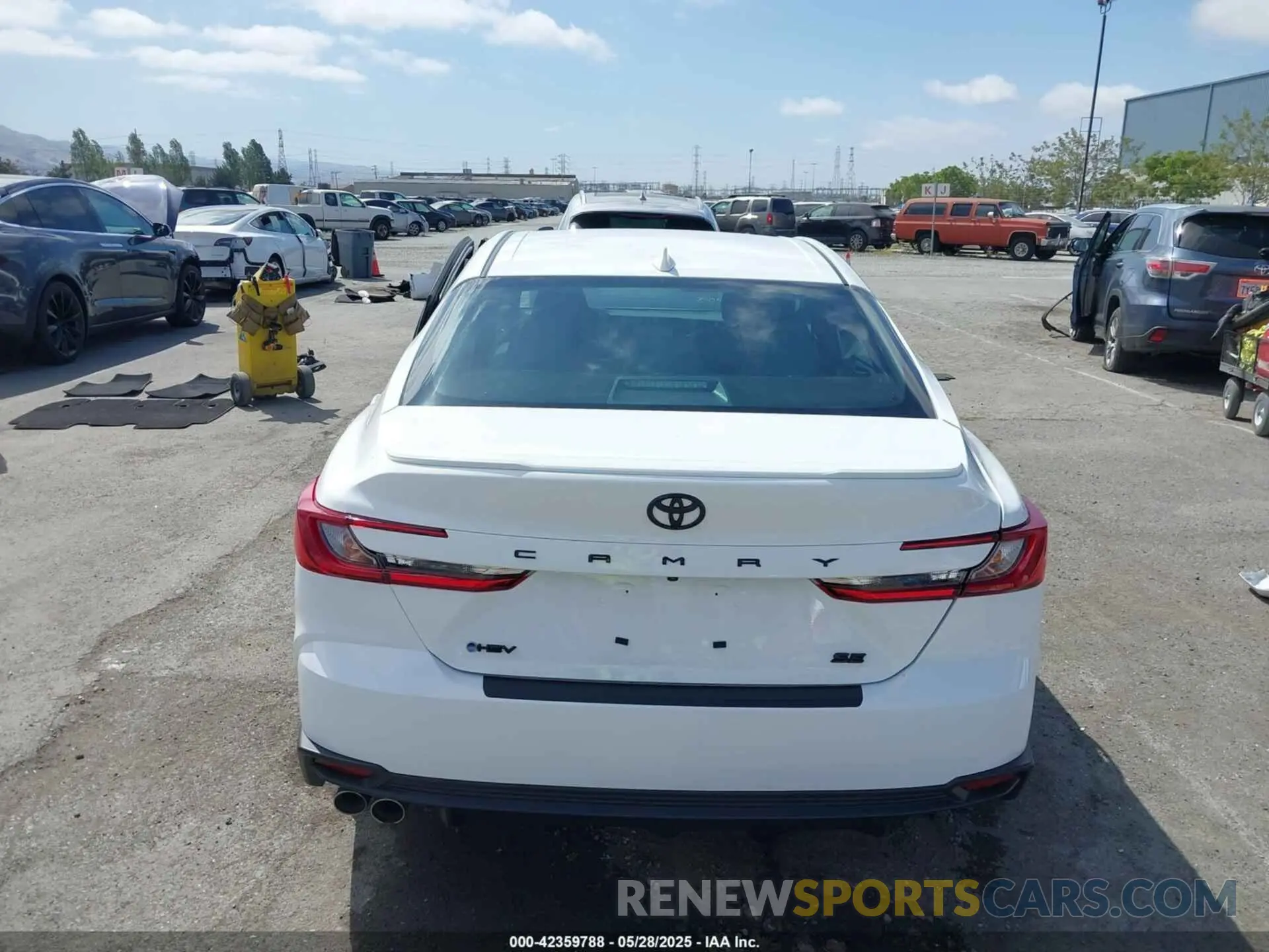 17 Photograph of a damaged car 4T1DAACK3SU128323 TOYOTA CAMRY 2025