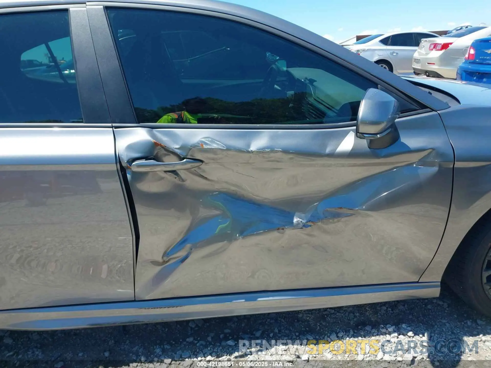 17 Photograph of a damaged car 4T1DAACK3SU553752 TOYOTA CAMRY 2025