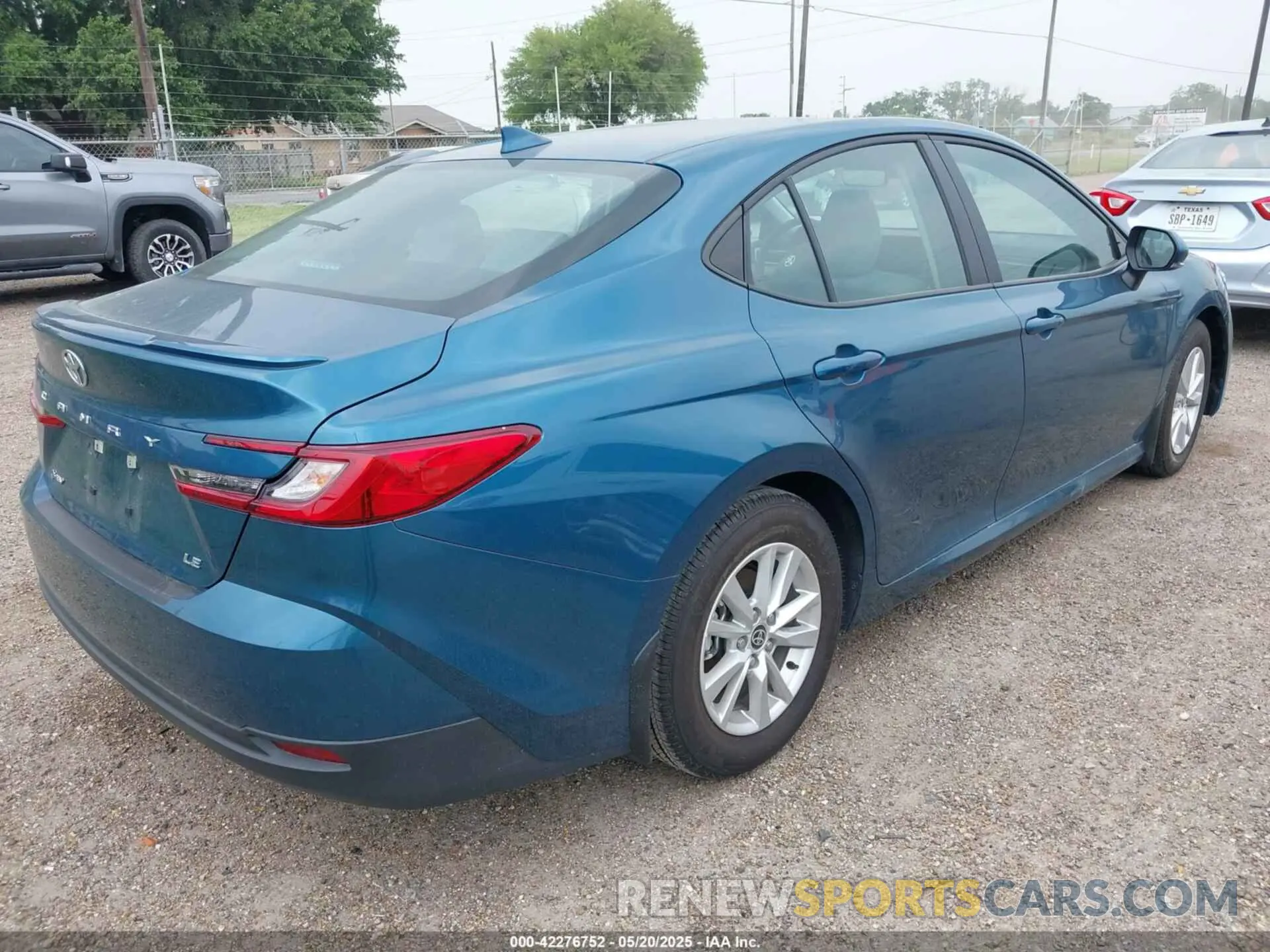 4 Photograph of a damaged car 4T1DAACK3SU577727 TOYOTA CAMRY 2025