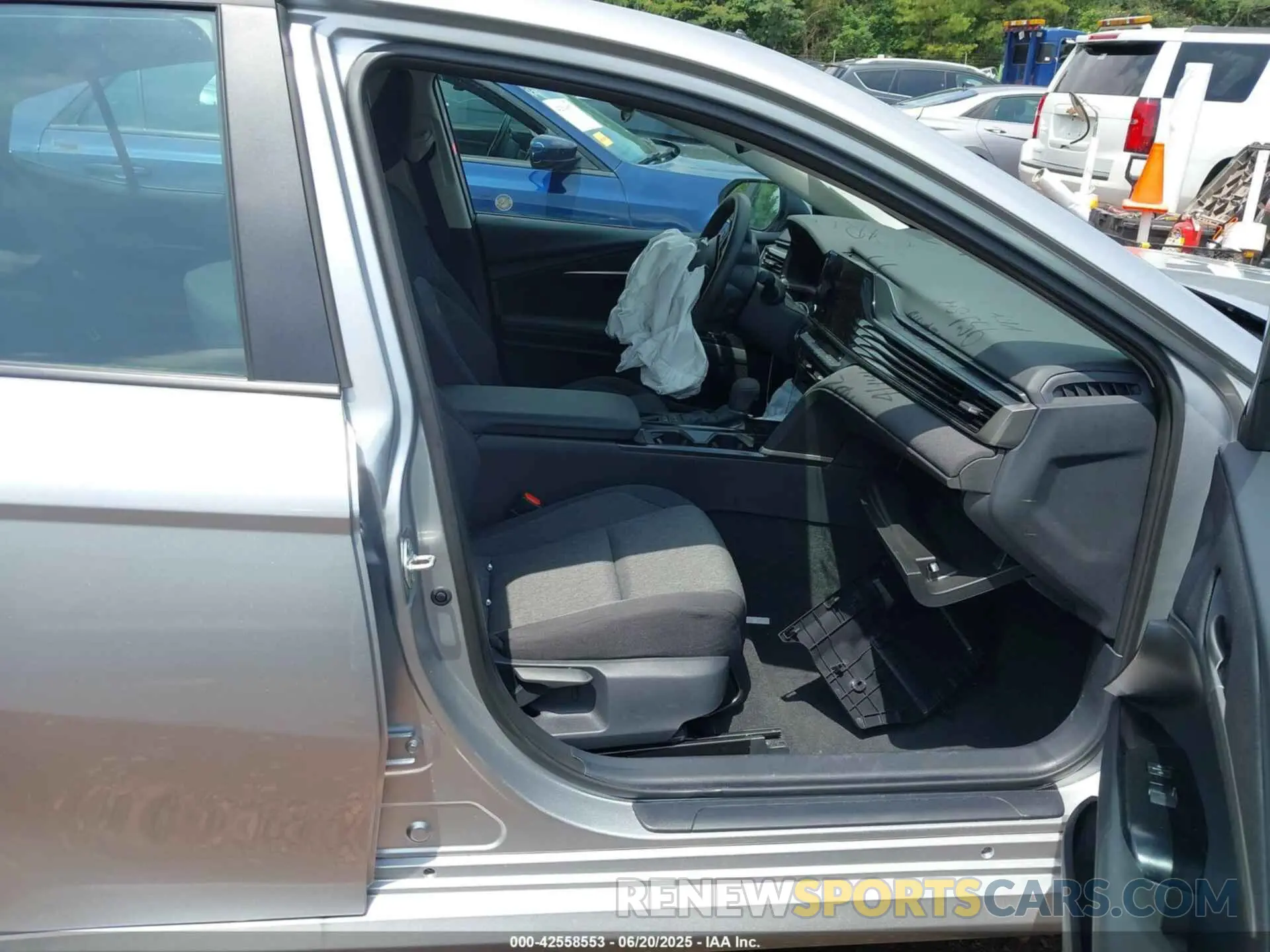 5 Photograph of a damaged car 4T1DAACK4SU542081 TOYOTA CAMRY 2025