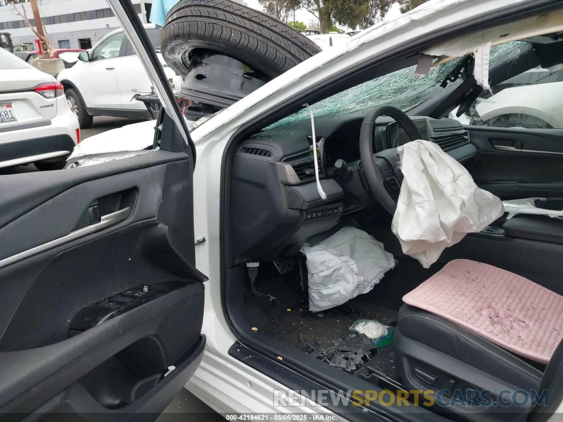 14 Photograph of a damaged car 4T1DAACK4SU557518 TOYOTA CAMRY 2025