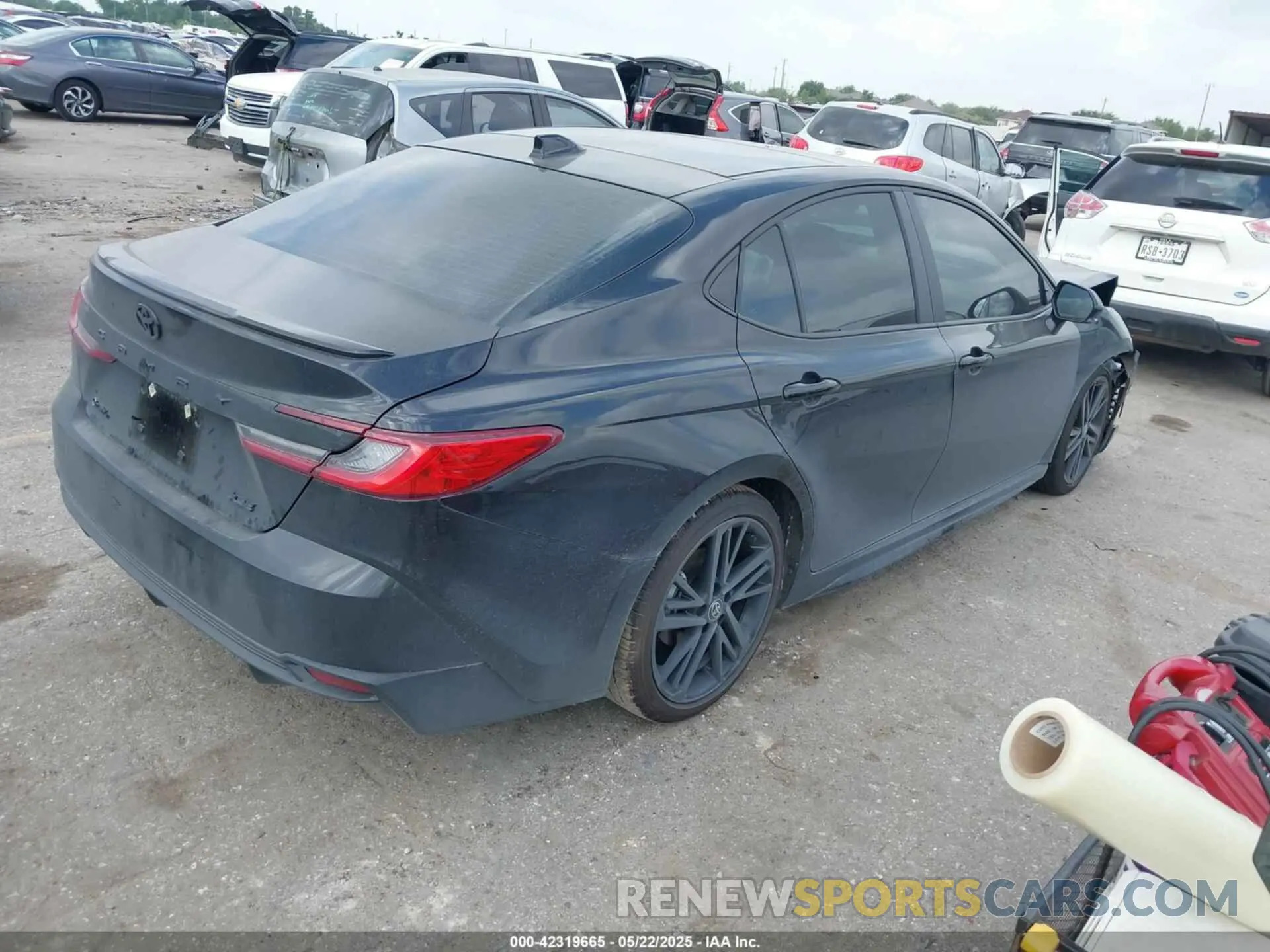 4 Photograph of a damaged car 4T1DAACK5SU085426 TOYOTA CAMRY 2025