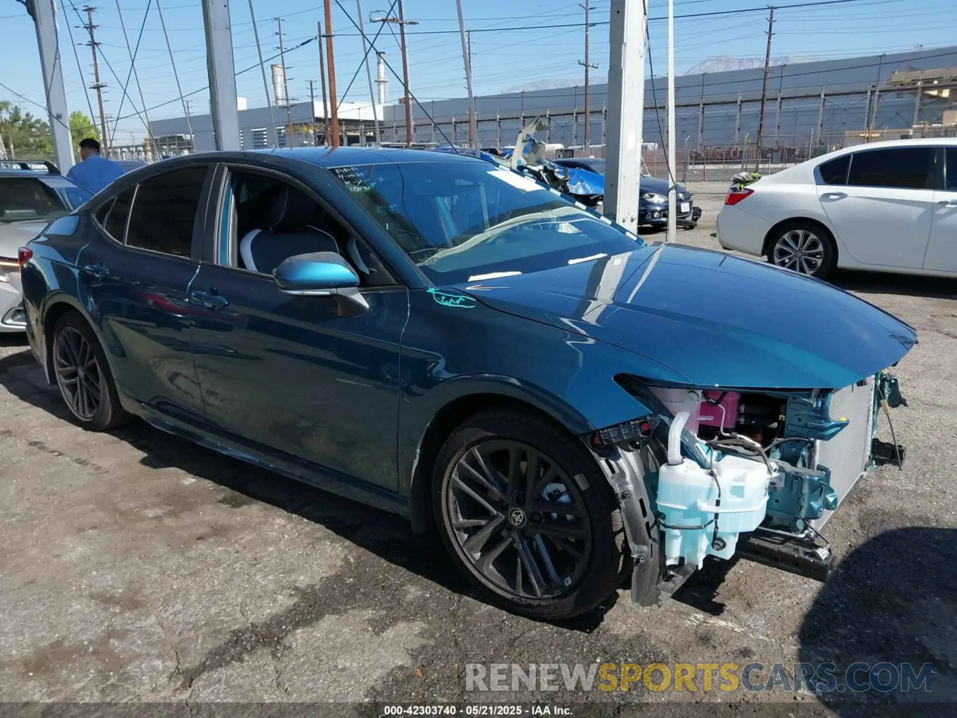 1 Photograph of a damaged car 4T1DAACK5SU090304 TOYOTA CAMRY 2025