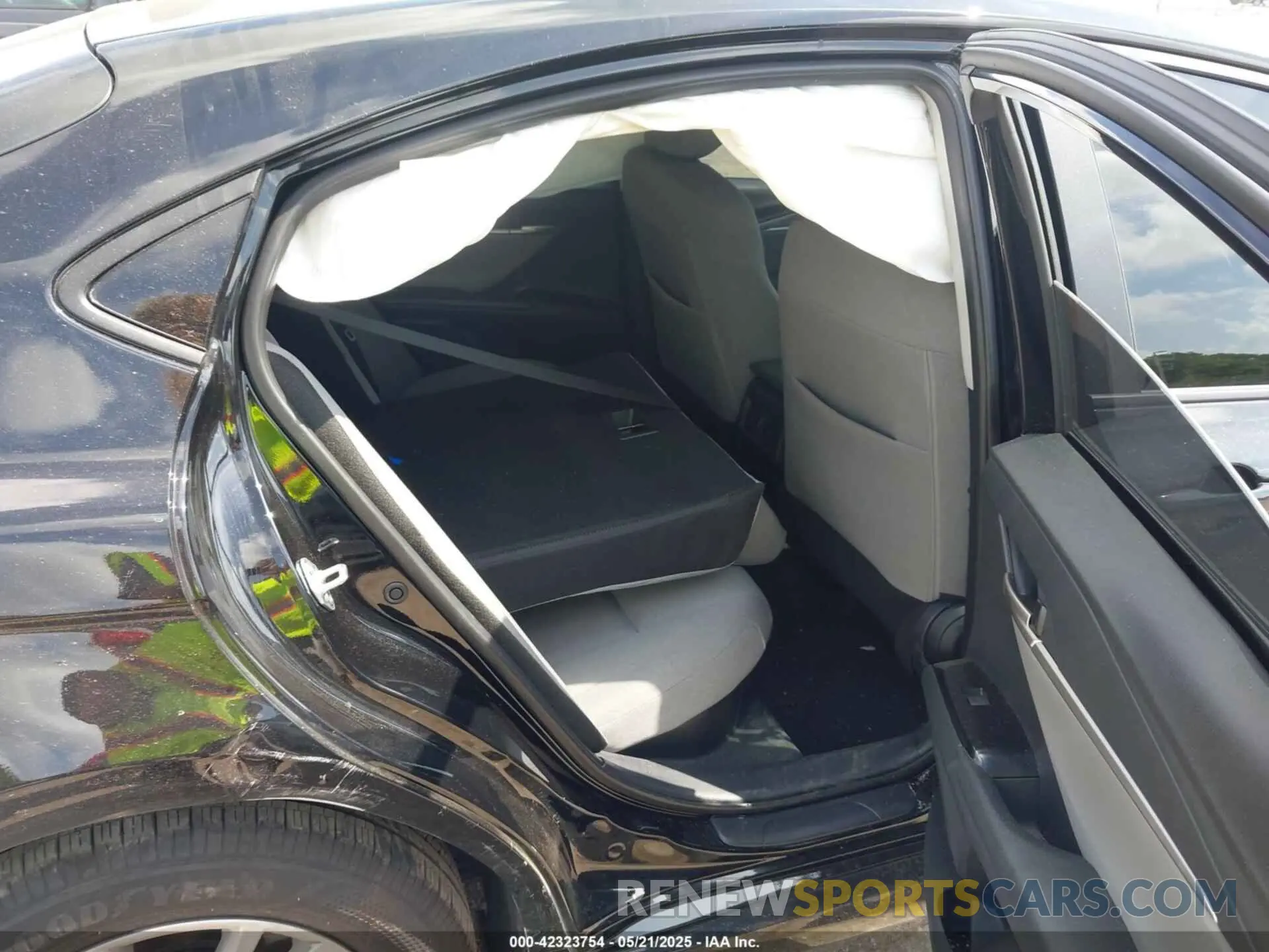 8 Photograph of a damaged car 4T1DAACK5SU108929 TOYOTA CAMRY 2025