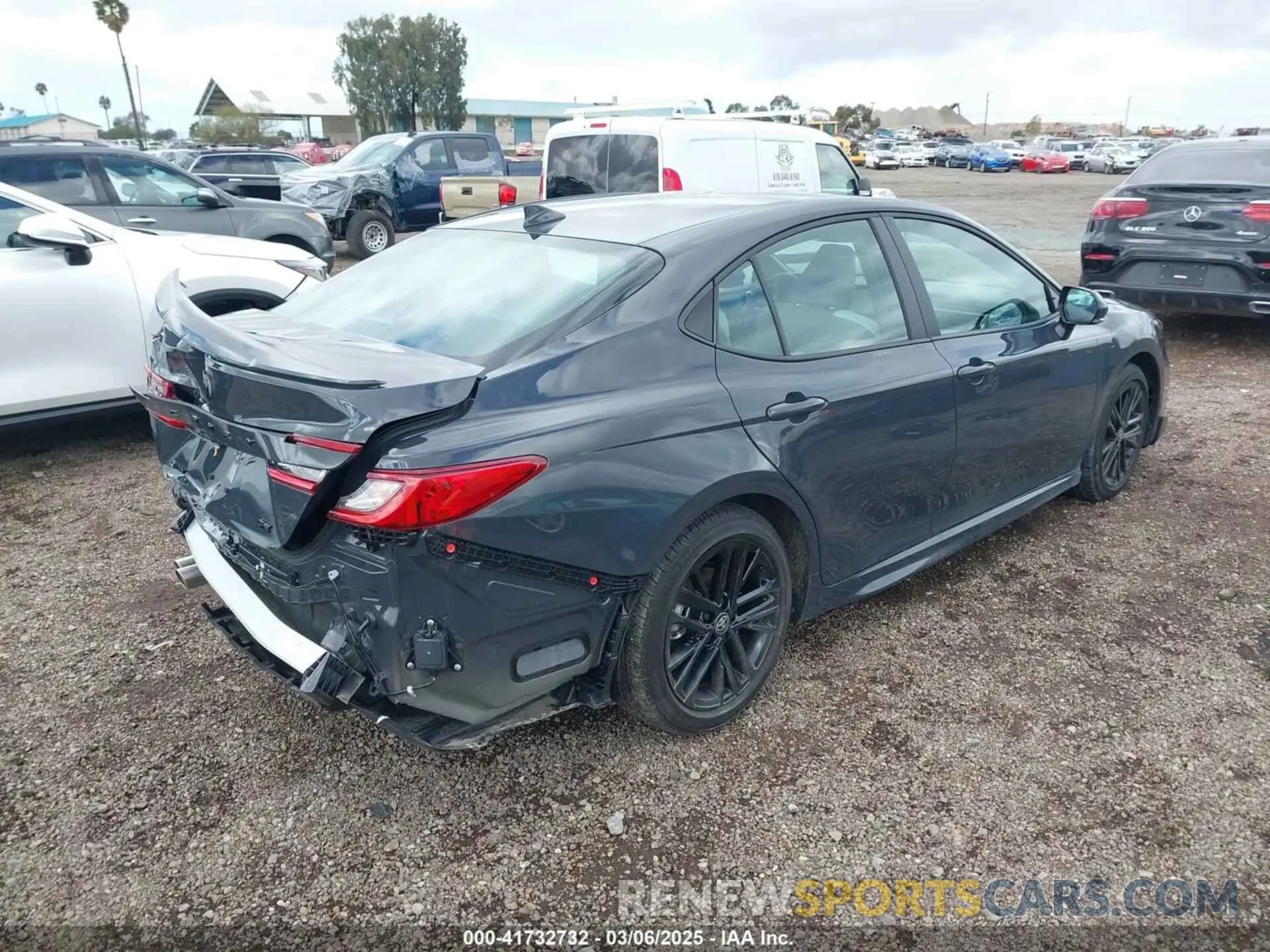 4 Photograph of a damaged car 4T1DAACK5SU111104 TOYOTA CAMRY 2025