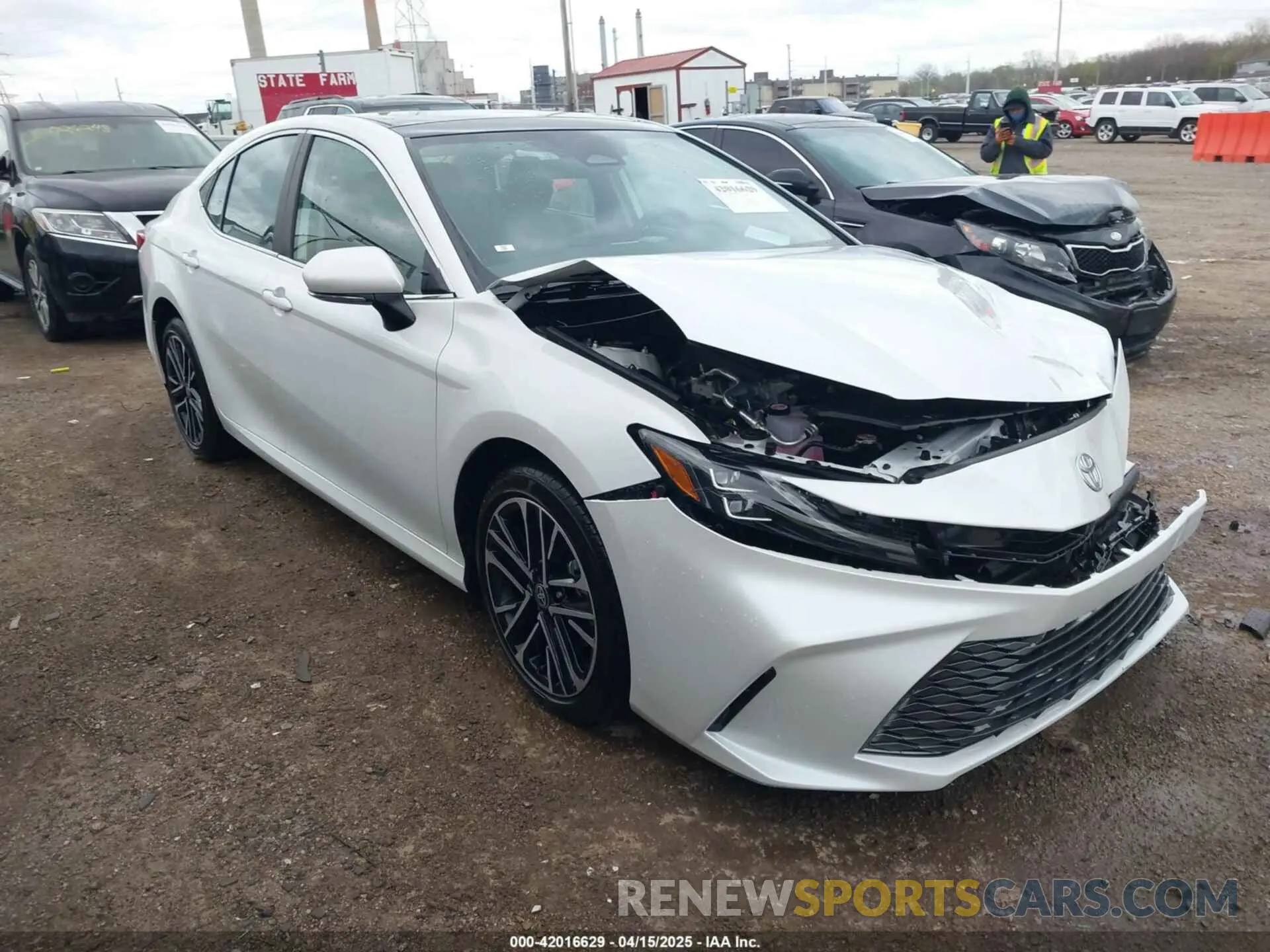 1 Photograph of a damaged car 4T1DAACK5SU113922 TOYOTA CAMRY 2025
